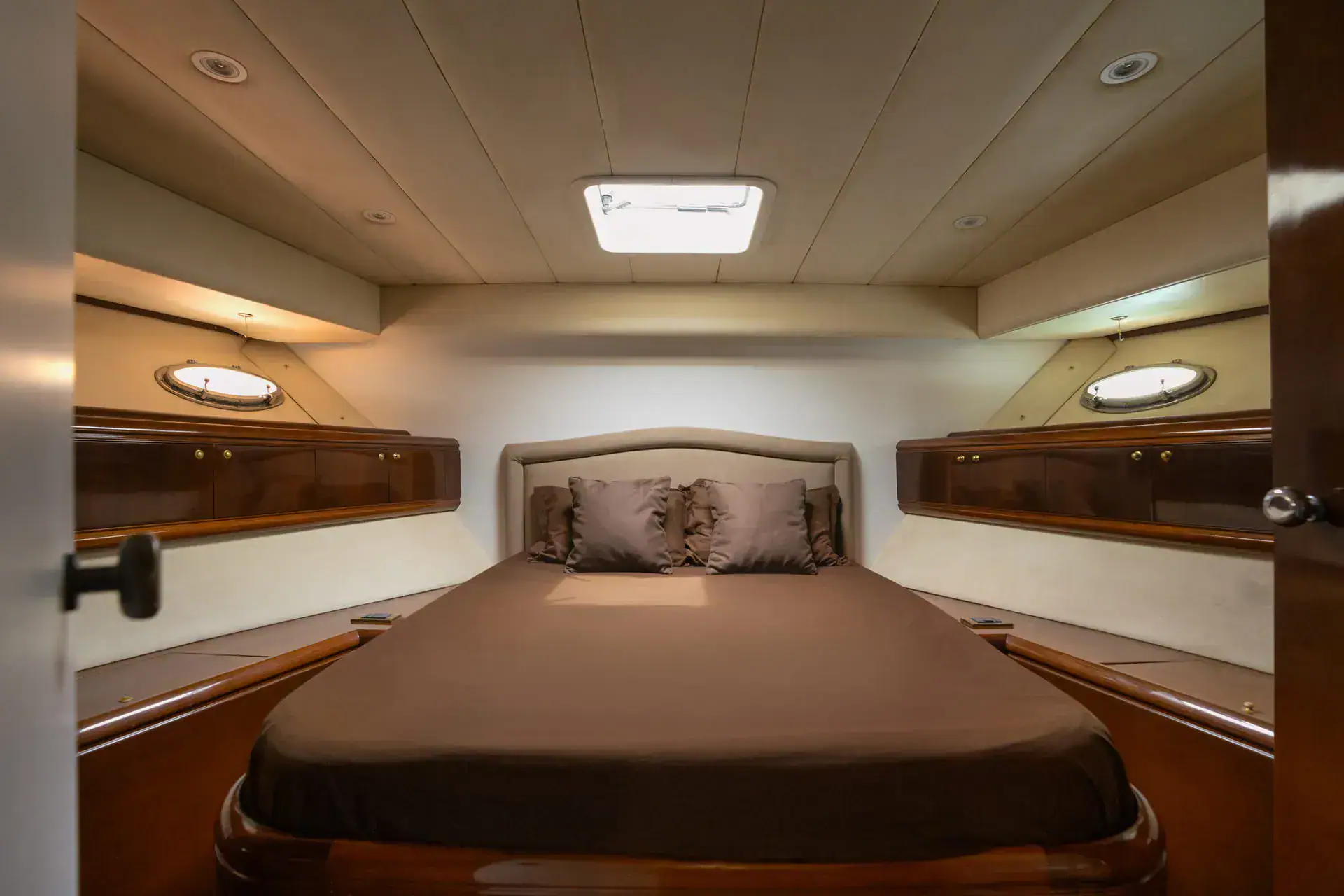 Forever Speedboat Vessel Cabin