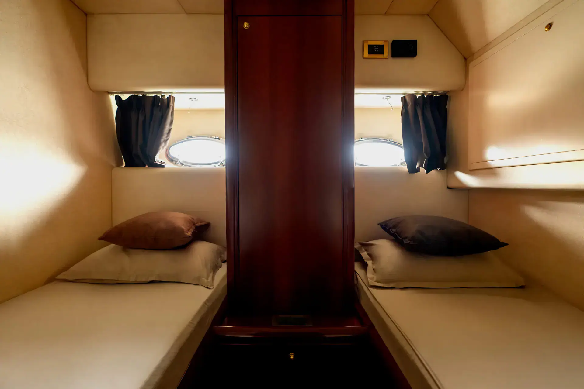 Forever Speedboat Twin Cabin