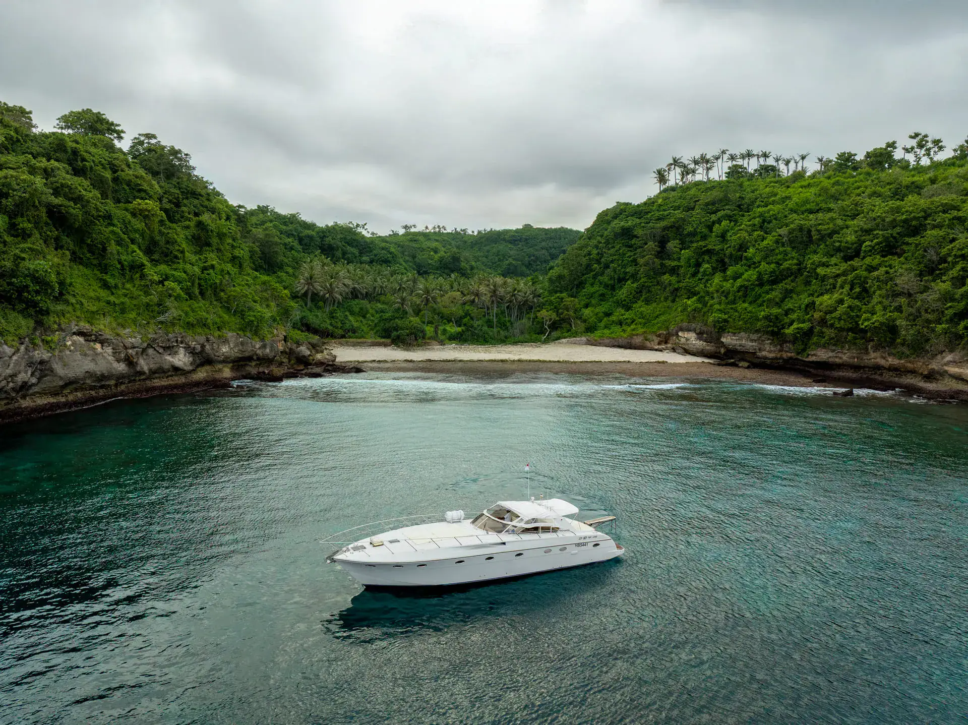 Forever Speedboat | Vessel anchored in bay