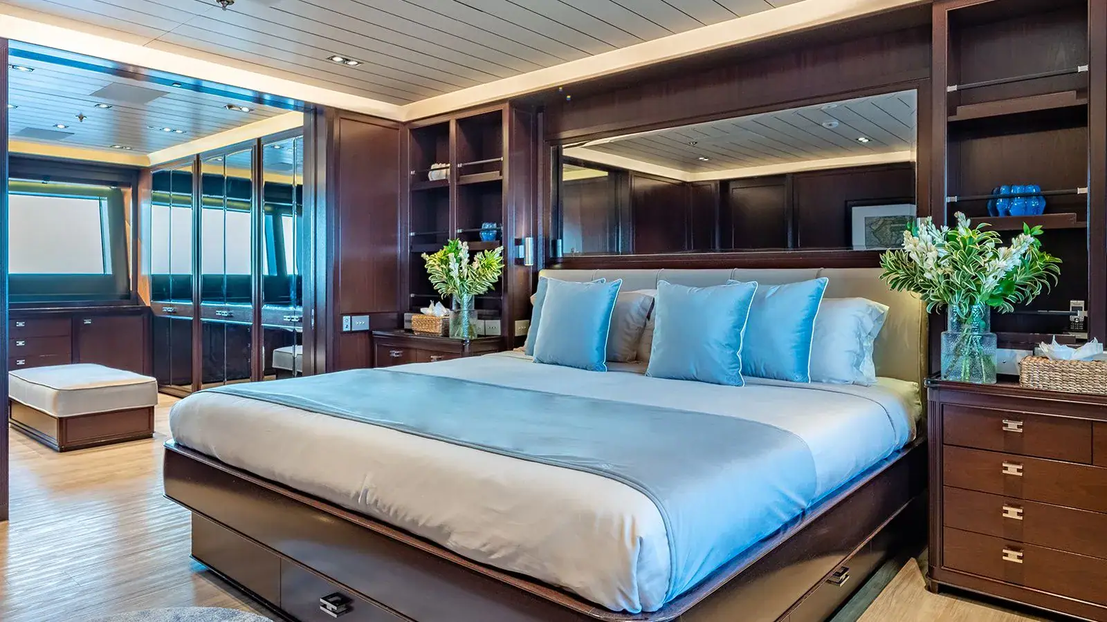 galileo-private-charter-master-cabin-2