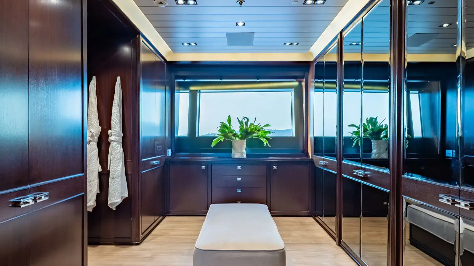 galileo-private-charter-master-cabin-3