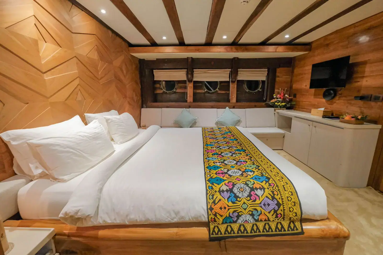 guestcabin-1-dolphin-1-1920-x-1280