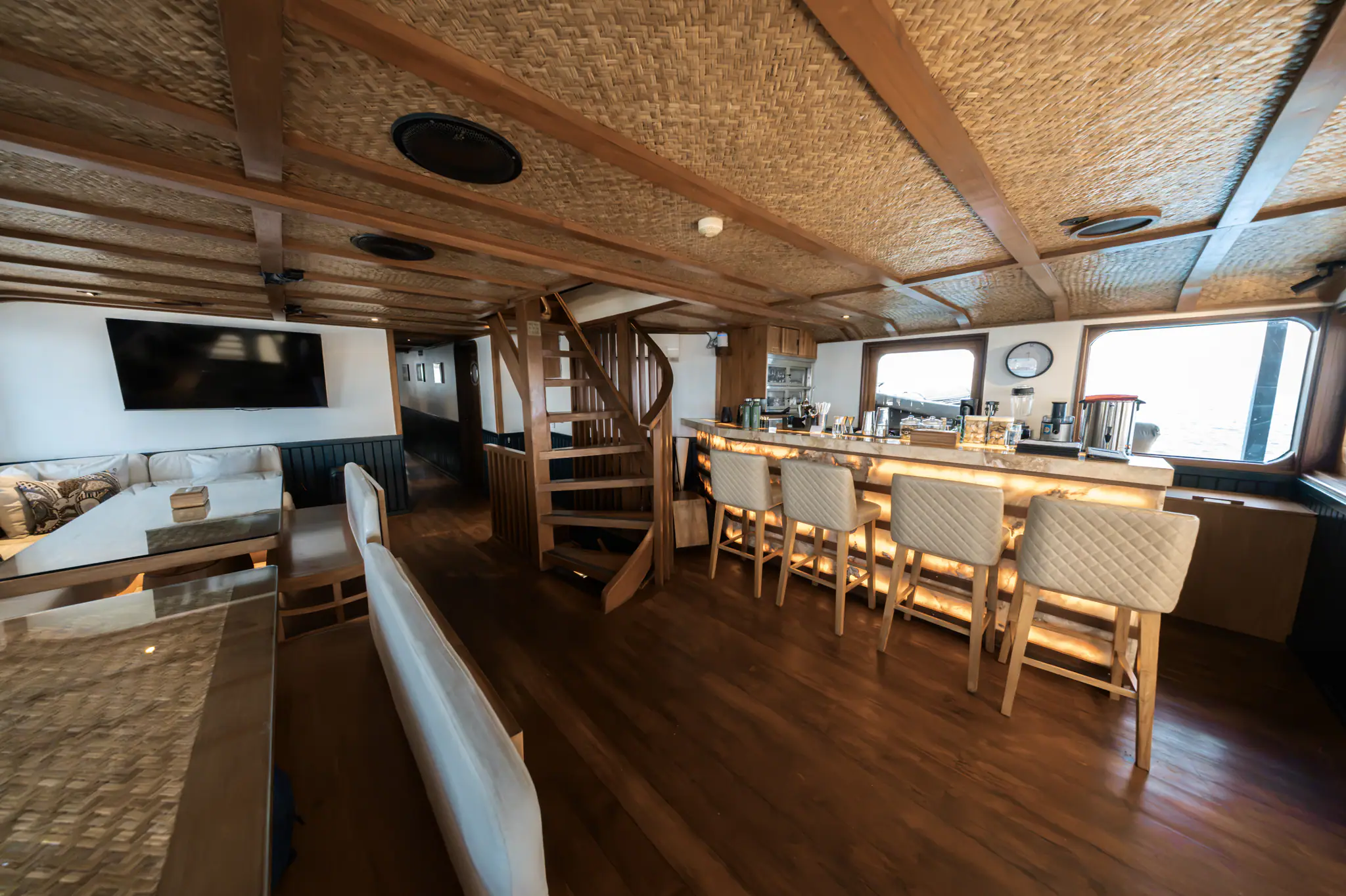 indoor-lounge