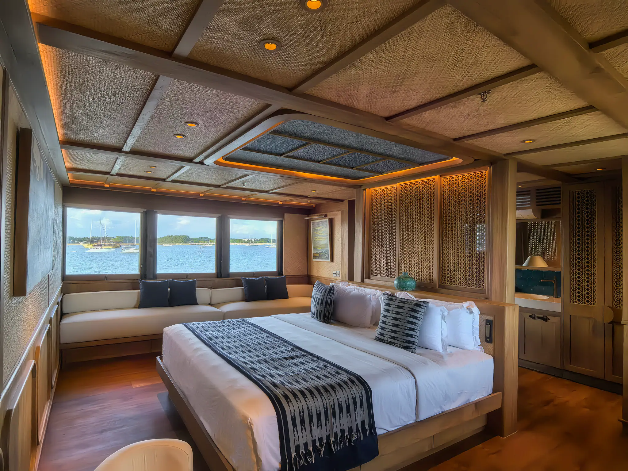 Jeeva Samudera Luxury Yacht Stateroom 4