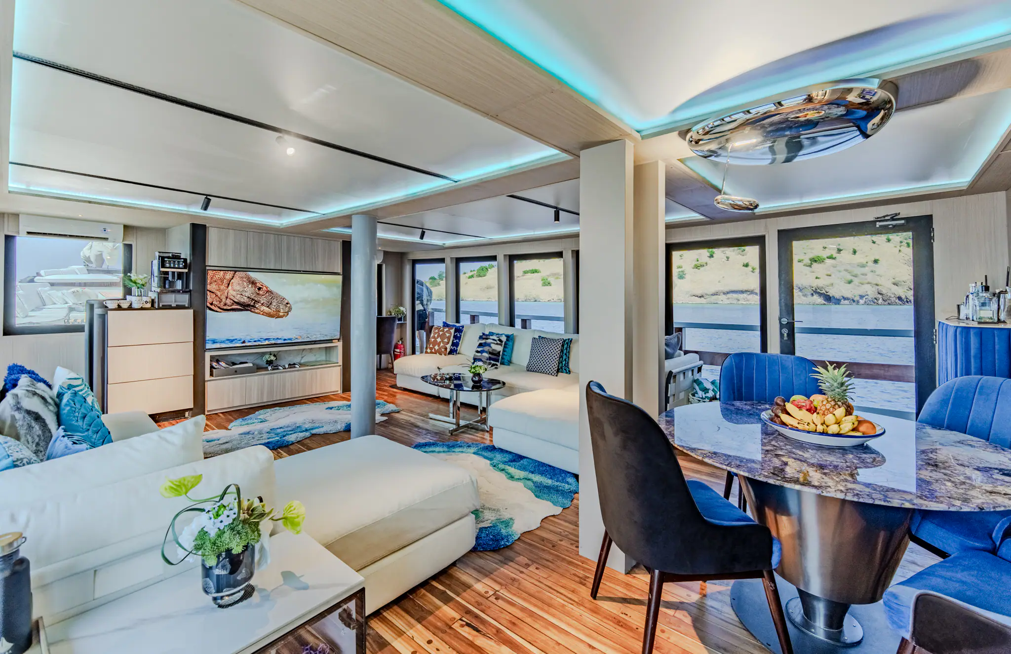  kayra-phinisi-activity-yacht-lounge-01