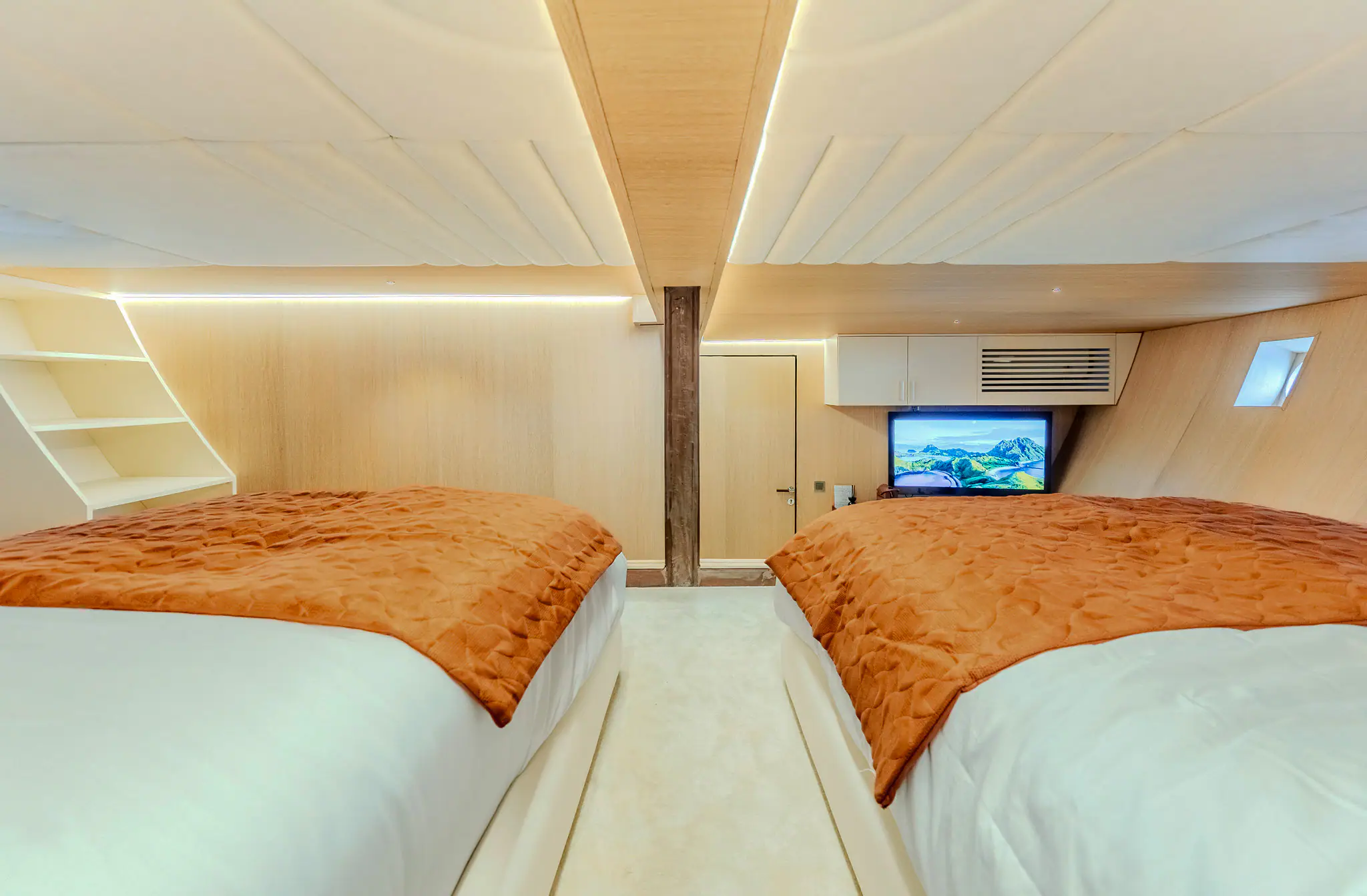  kayra-phinisi-activity-yacht-staterooms-11