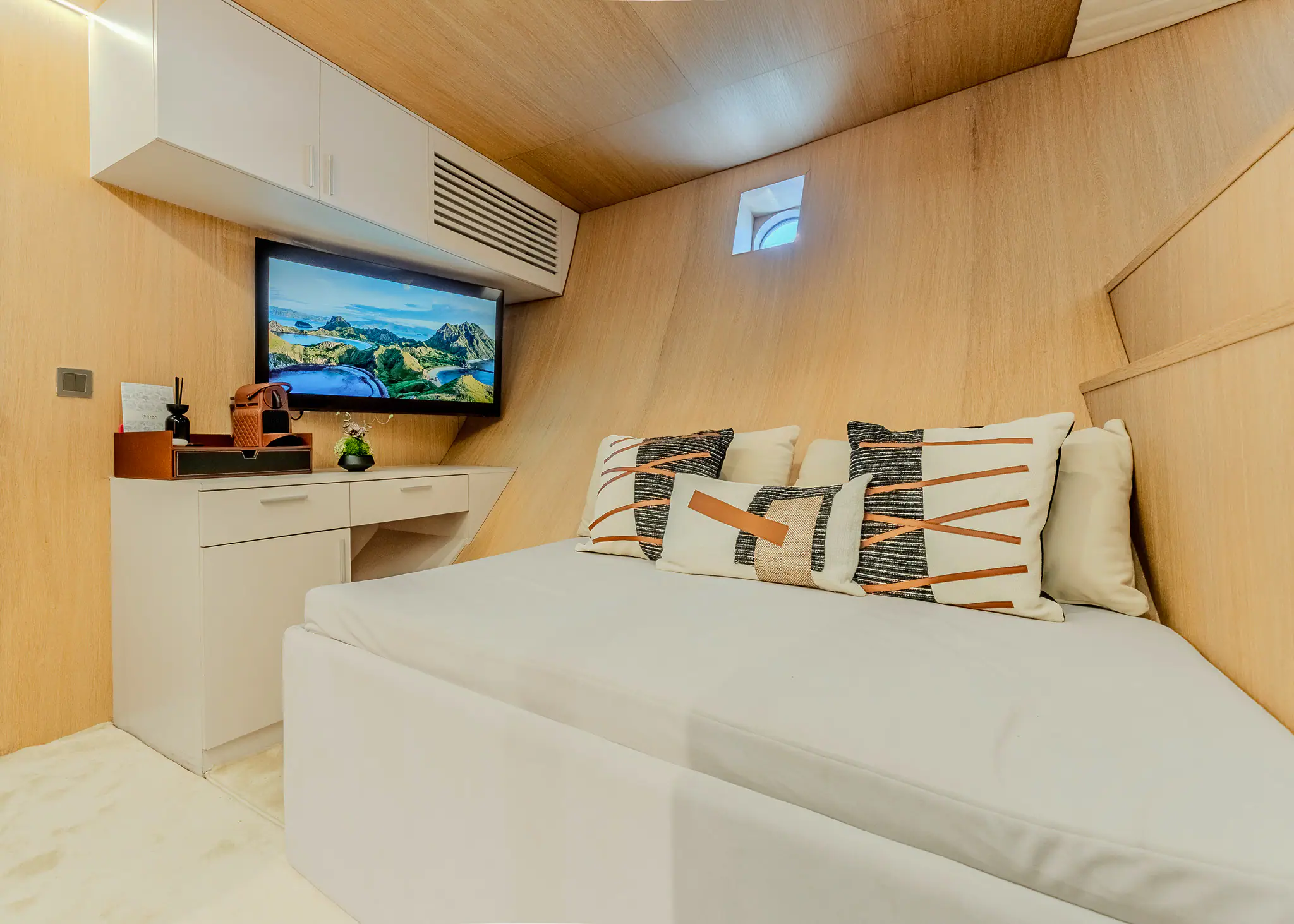  kayra-phinisi-activity-yacht-staterooms-12