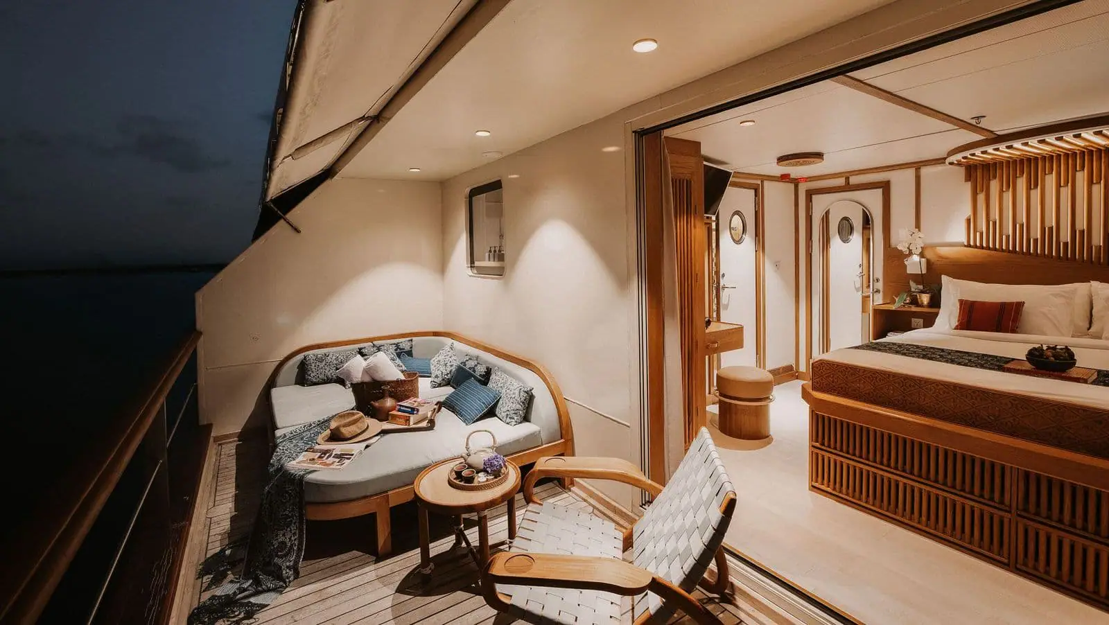 kudanil-explorer-expedition-yacht-cabin-stateroom-2-2-1920-x-1082