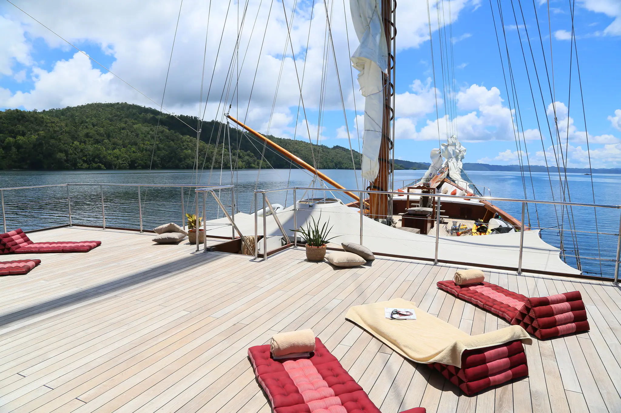 Lamima Phinisi Yacht | Lamima sun deck with ocean views