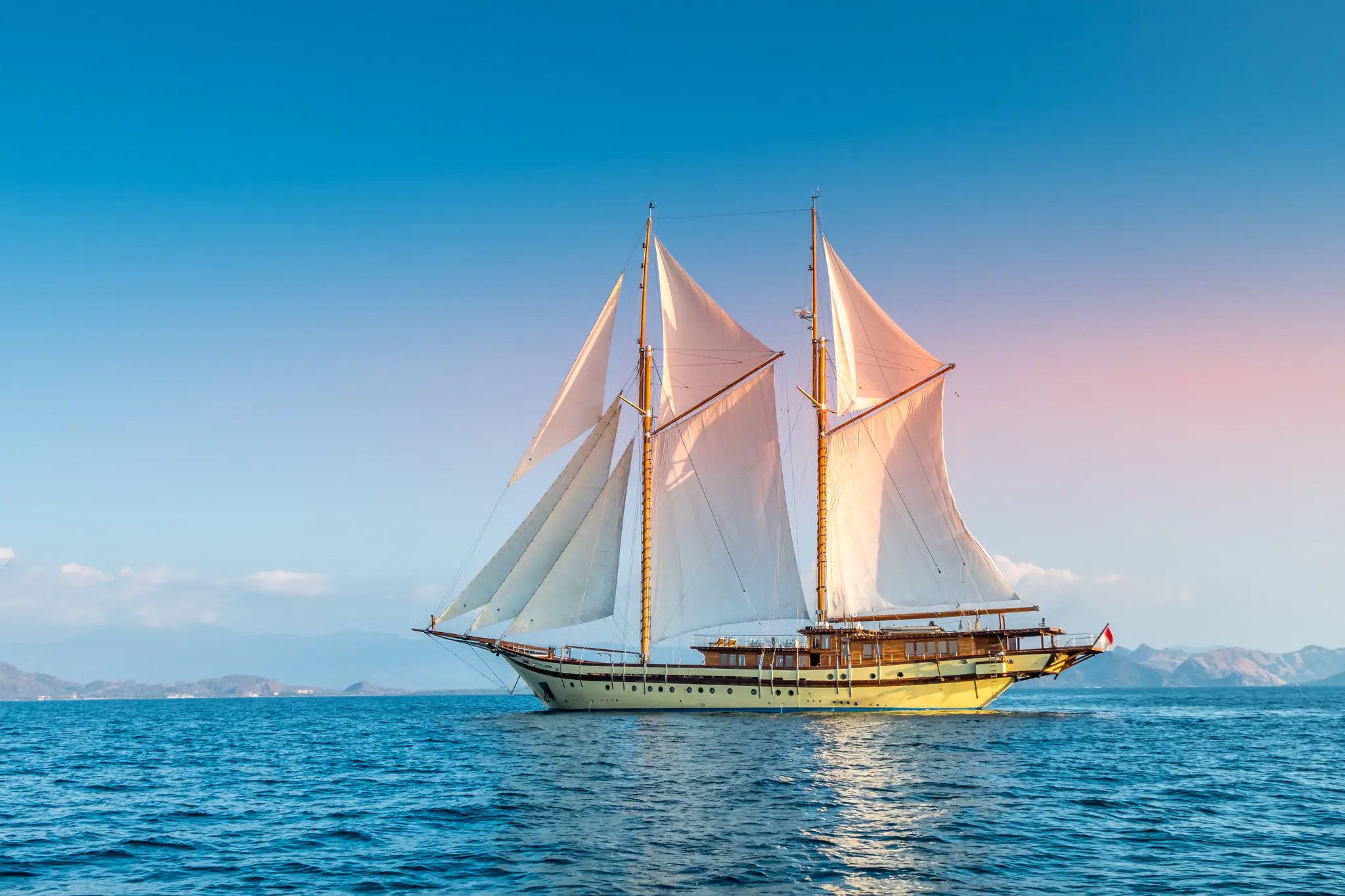 Lamima Phinisi Yacht | Lamima sailing across calm tropical waters