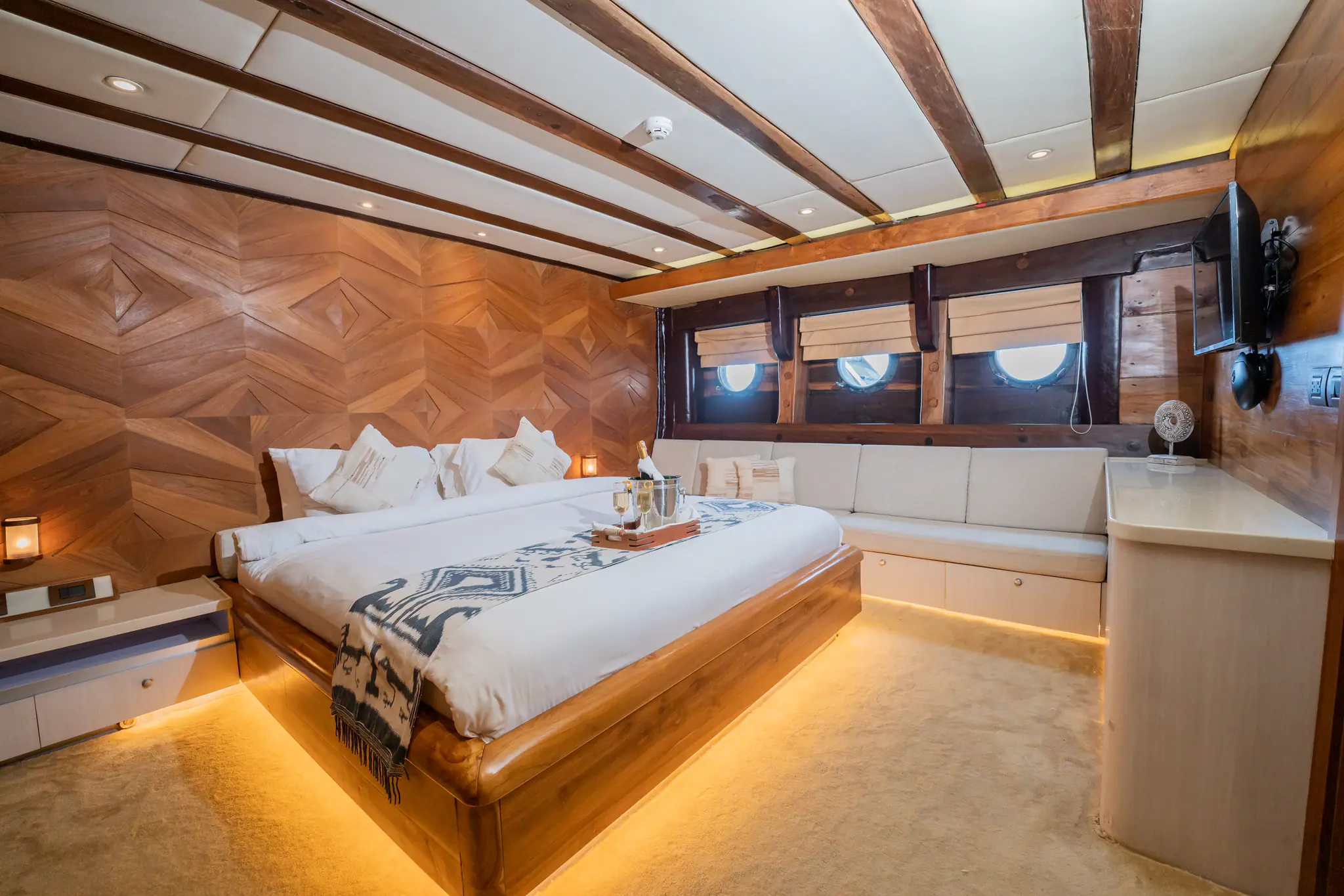 Lamima Ultimate Yacht_Dolphin Cabin 1