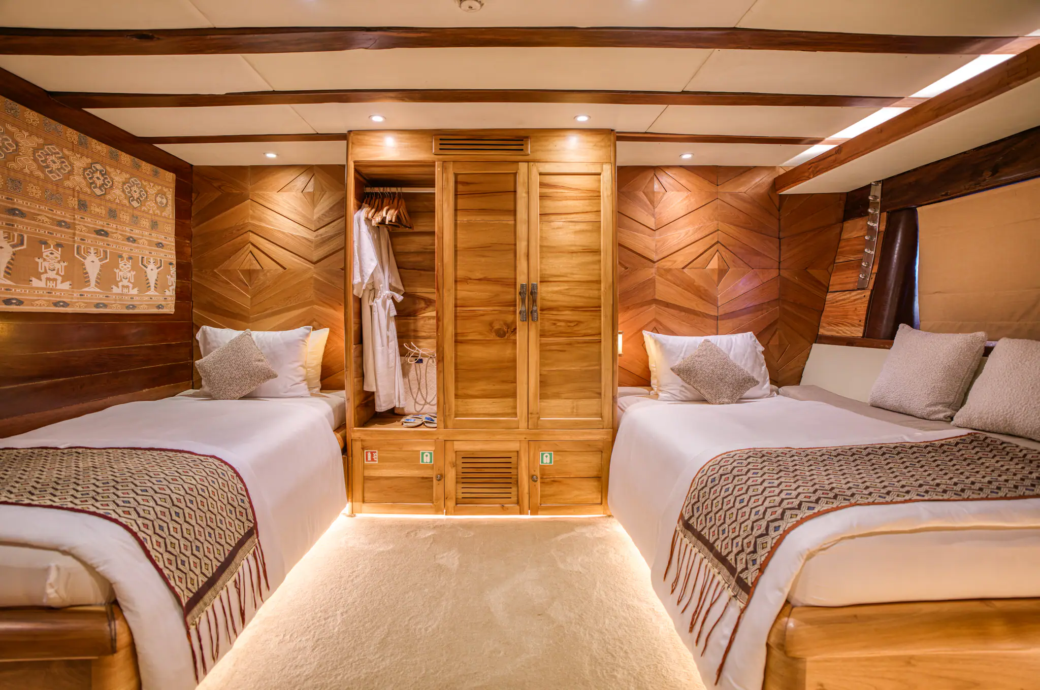 Lamima Ultimate Yacht_Lobster Cabin