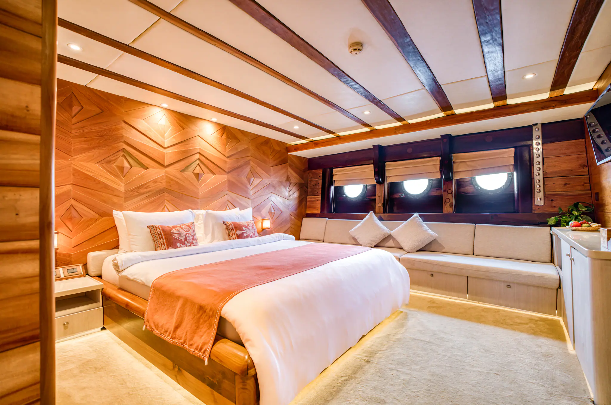 Lamima Ultimate Yacht_Manta Cabin 1