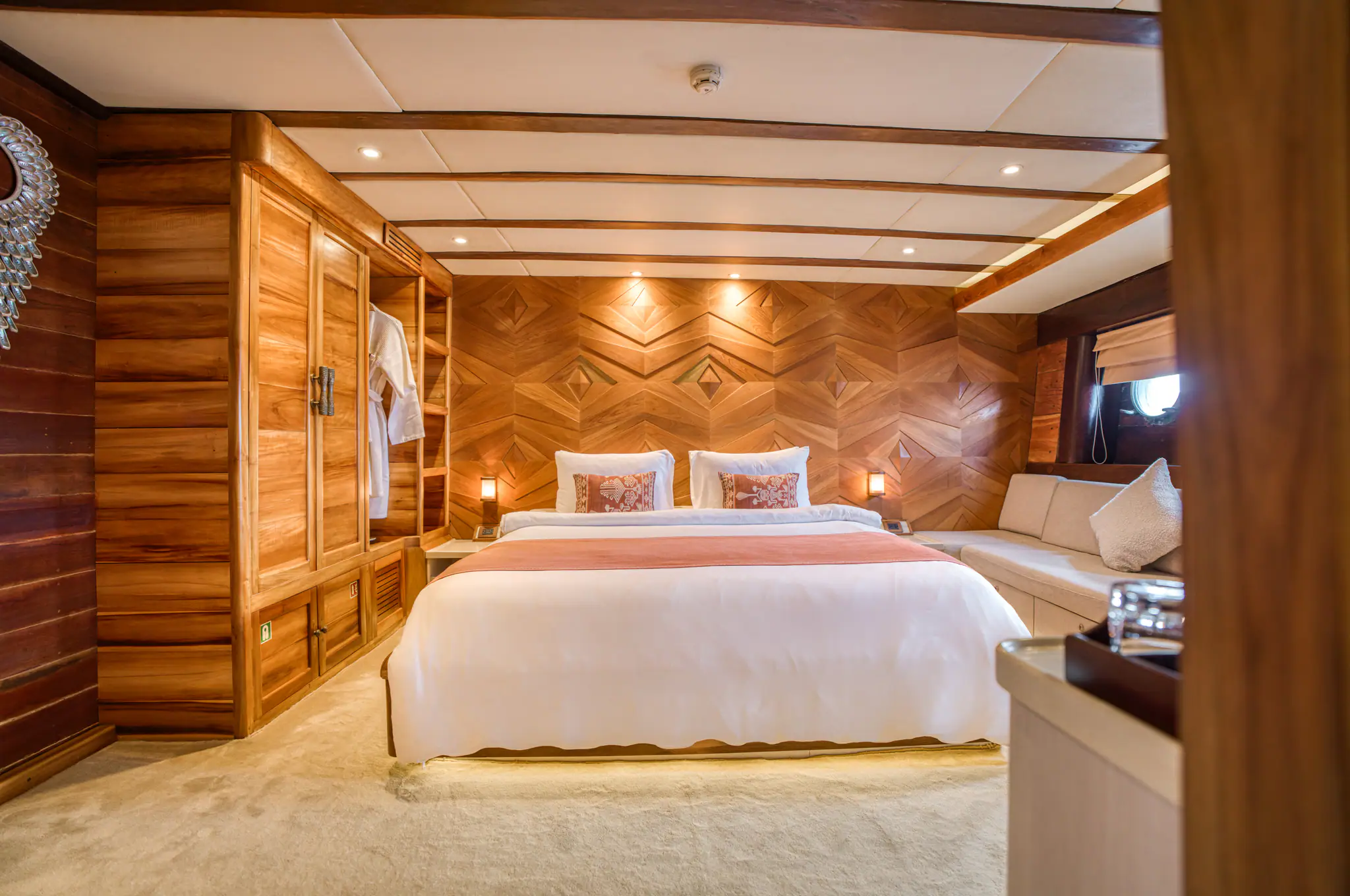 Lamima Ultimate Yacht_Manta Cabin 2