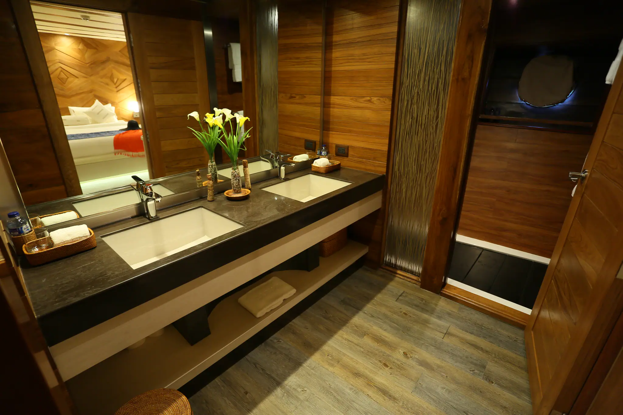 Lamima Ultimate Yacht_Manta Cabin Bathroom