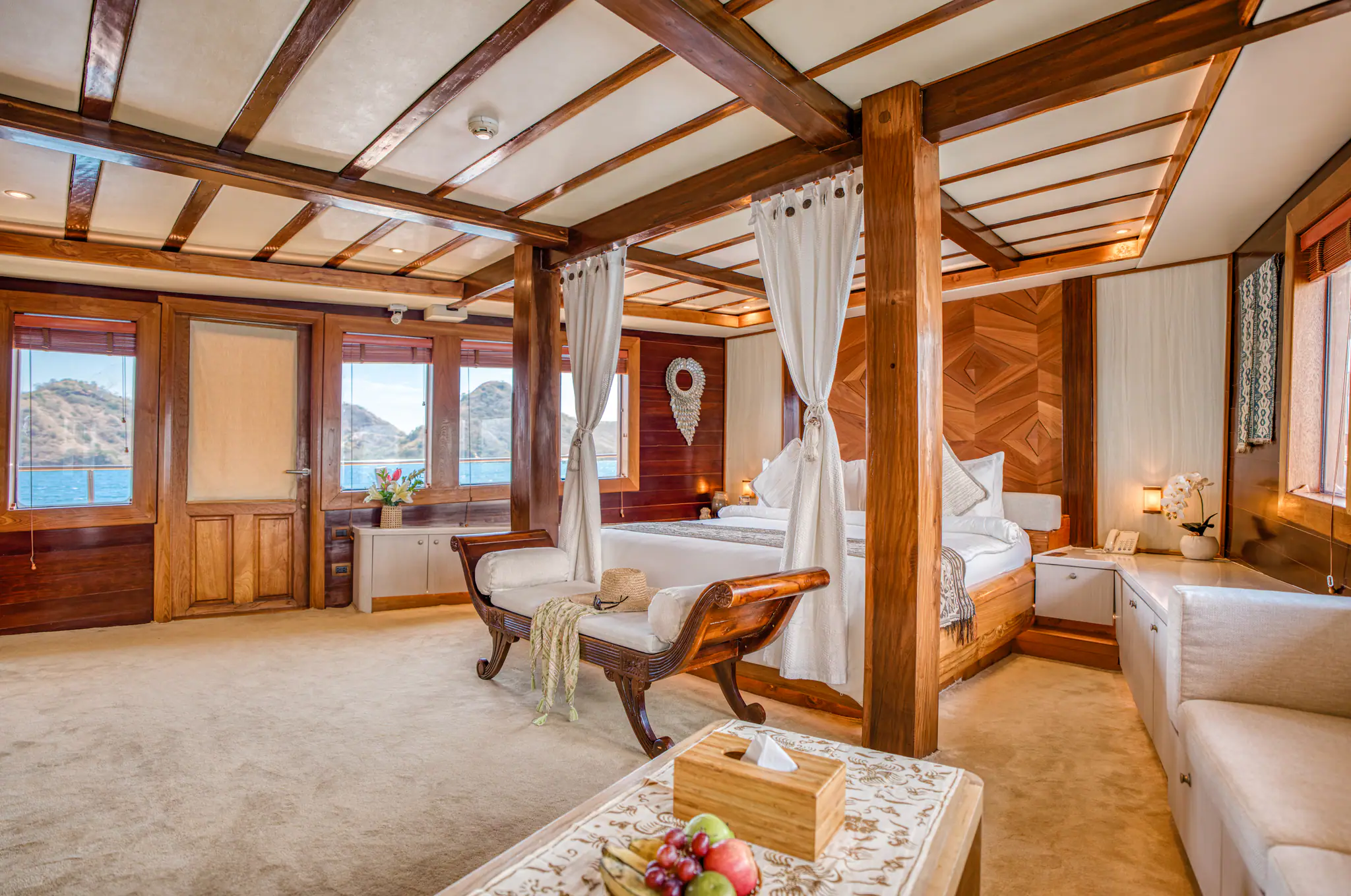 lamima-ultimate-yacht-master-cabin-3