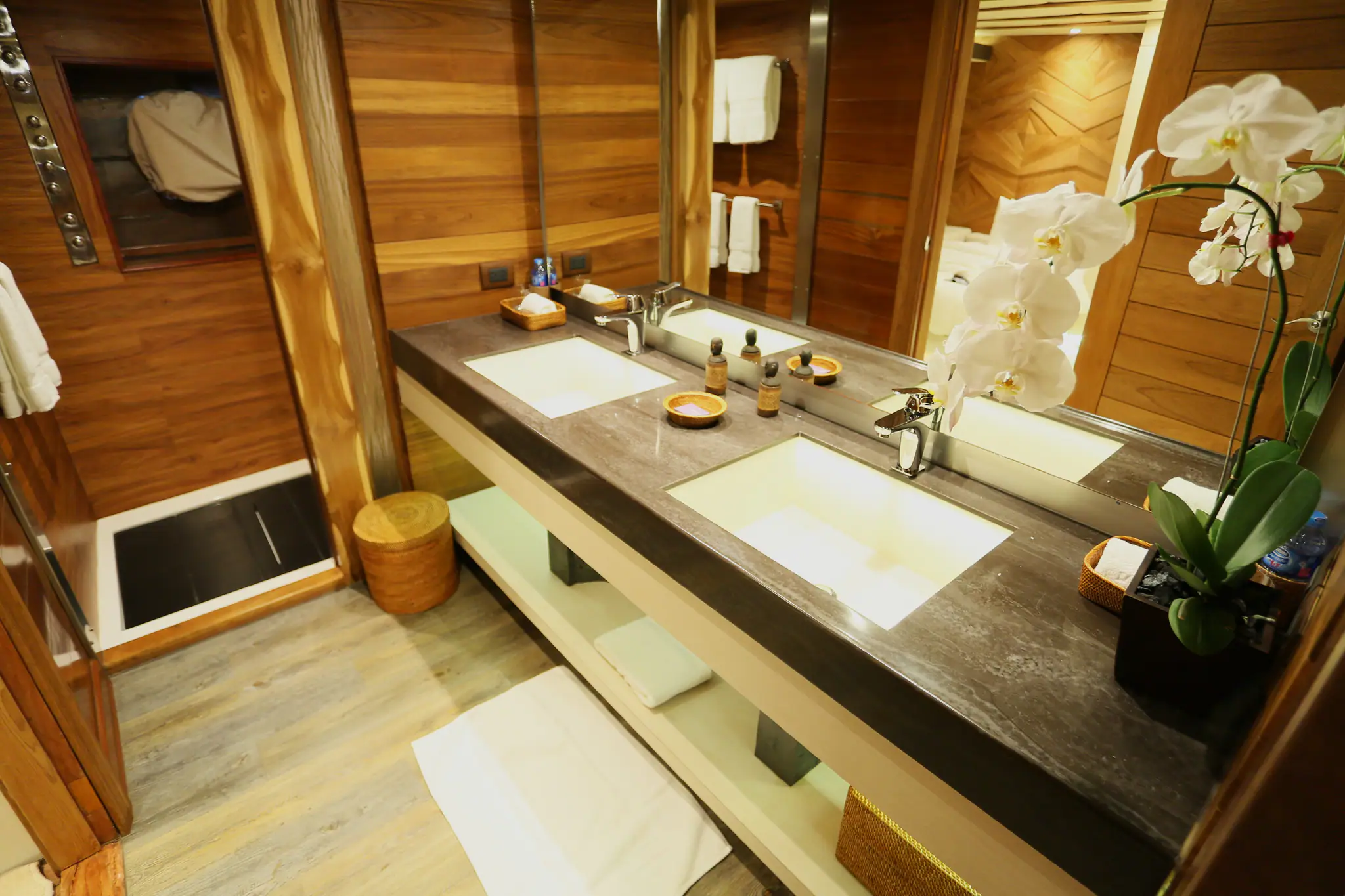 Lamima Ultimate Yacht_Swordfish Cabin Bathroom