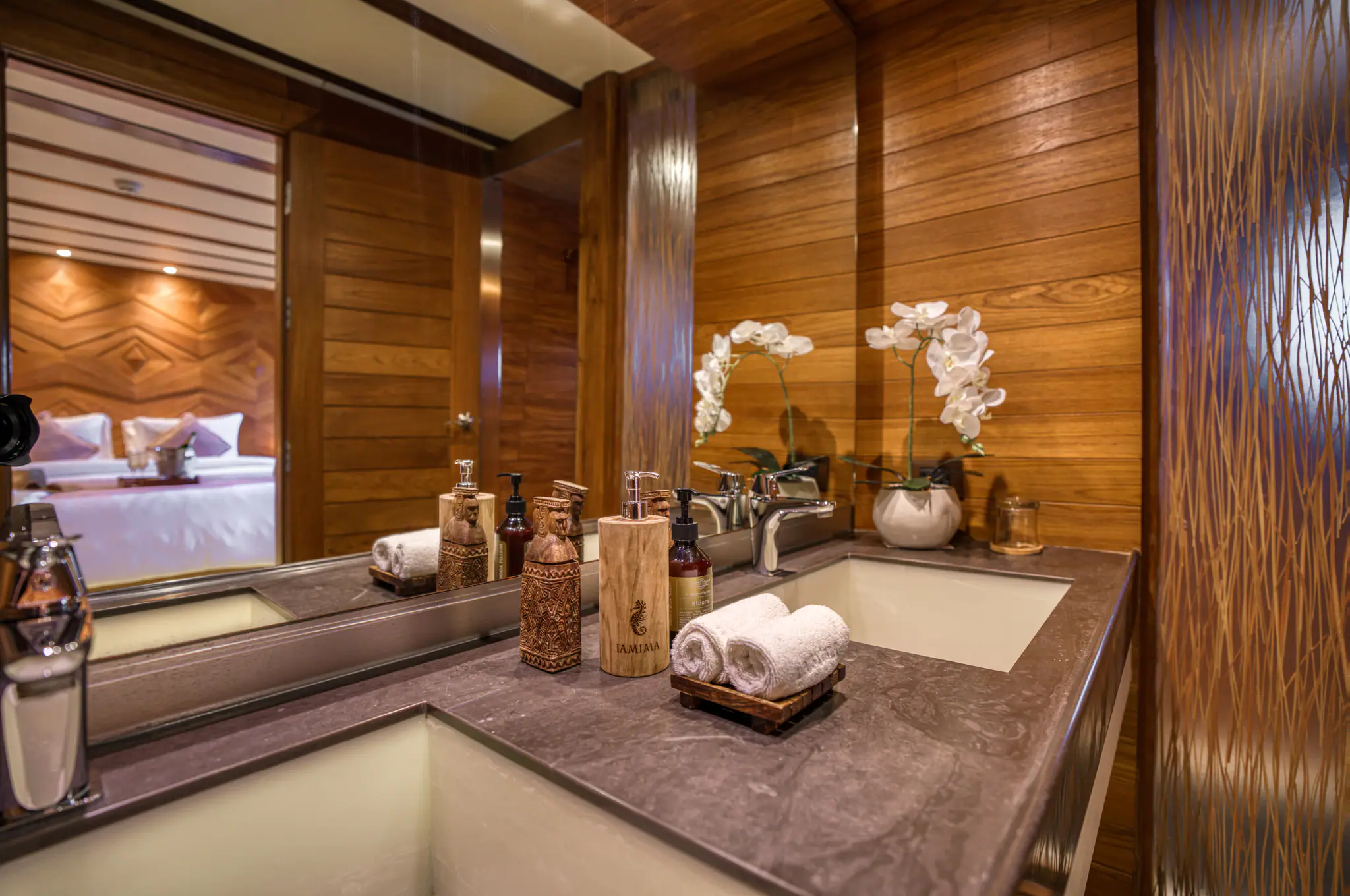 Lamima Ultimate Yacht_Turtle Cabin Bathroom