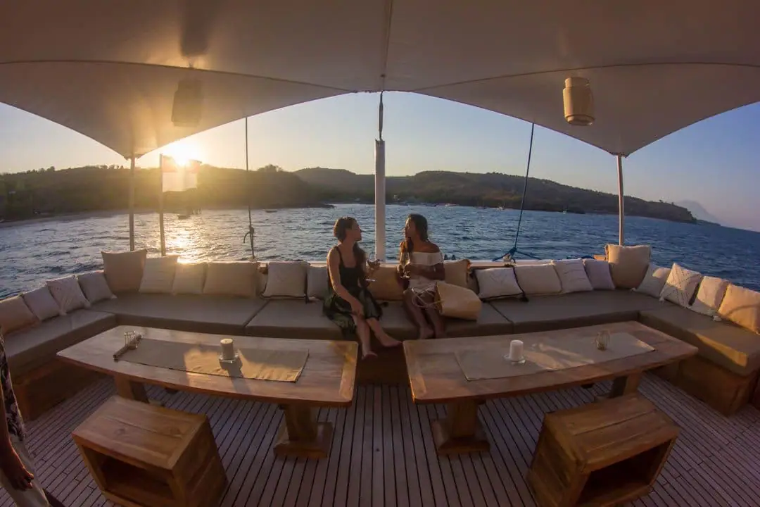 lounge-2002-1080-x-720