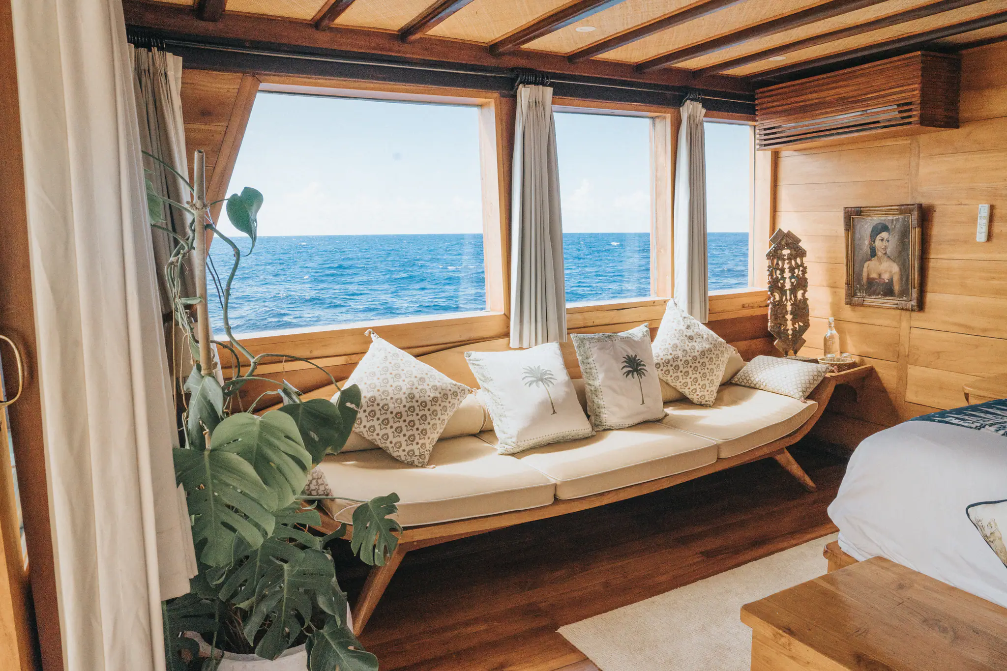 Magia 2 Liveaboard | Indoor Lounge Area