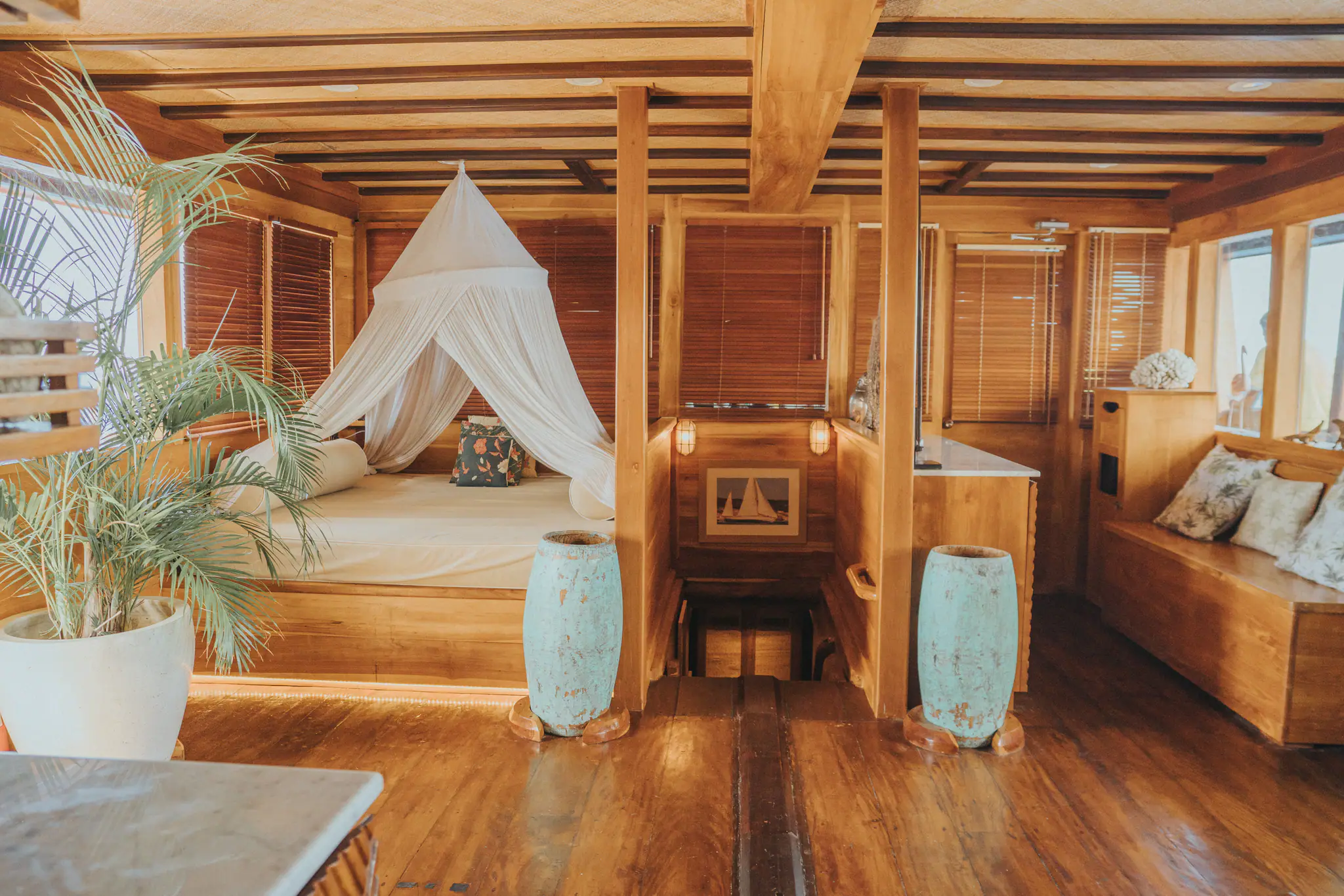 Magia 2 Liveaboard | Indoor Living Area