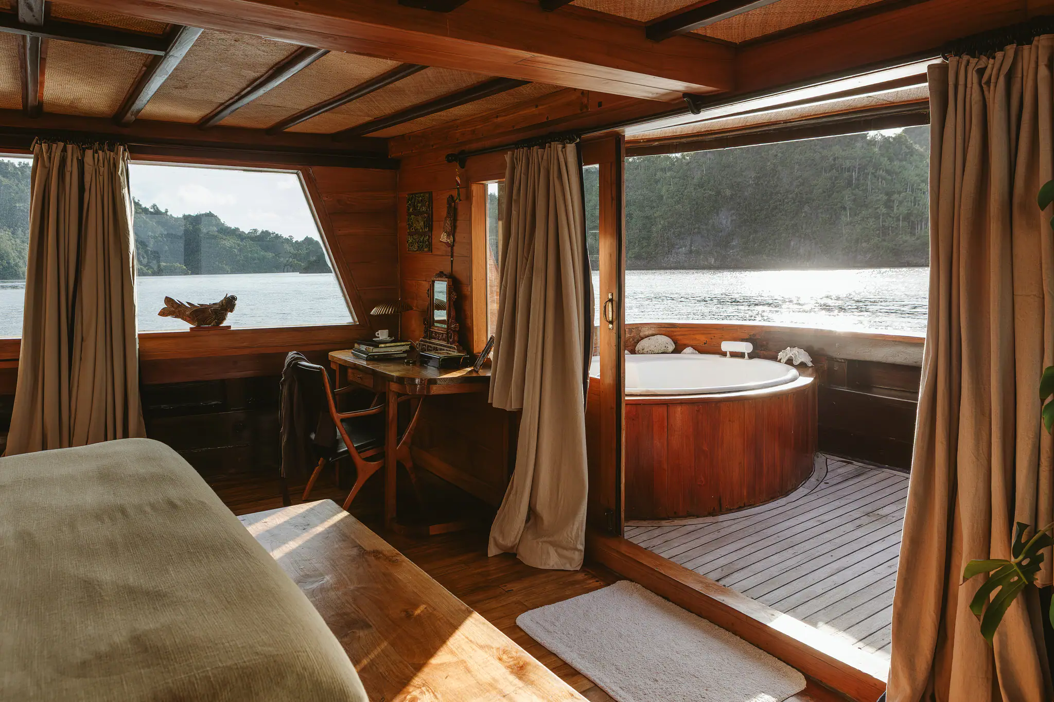 Magia 2 Liveaboard Master 2