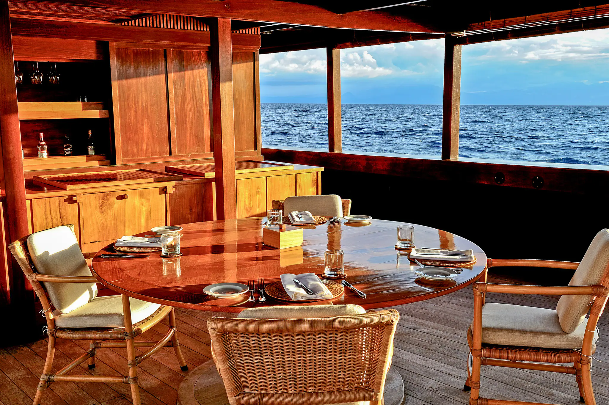 Mahodaya Classic Sailing Yacht | Elegant Dining Room Interior