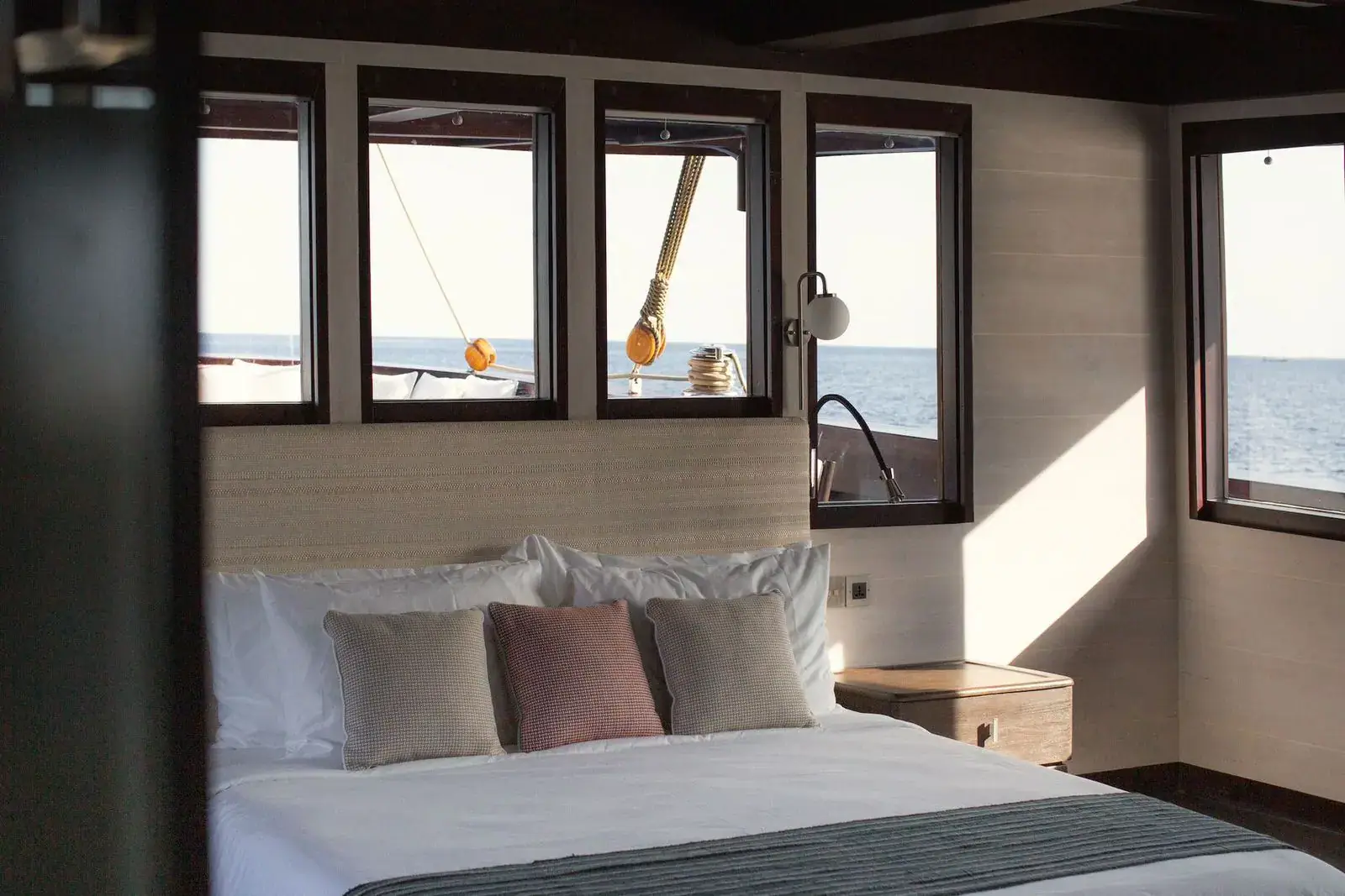 main-20-deck-20-20-master-20-cabin-20-7-20-of-2010-20-20-img-7237-1920-x-1280