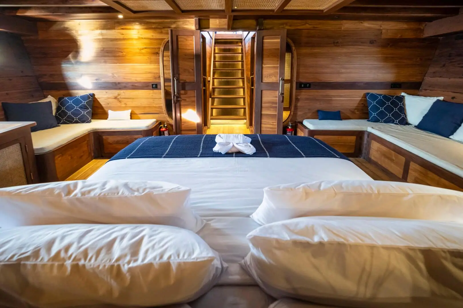 Majik Cruise Luxury Yacht Master Cabin 2