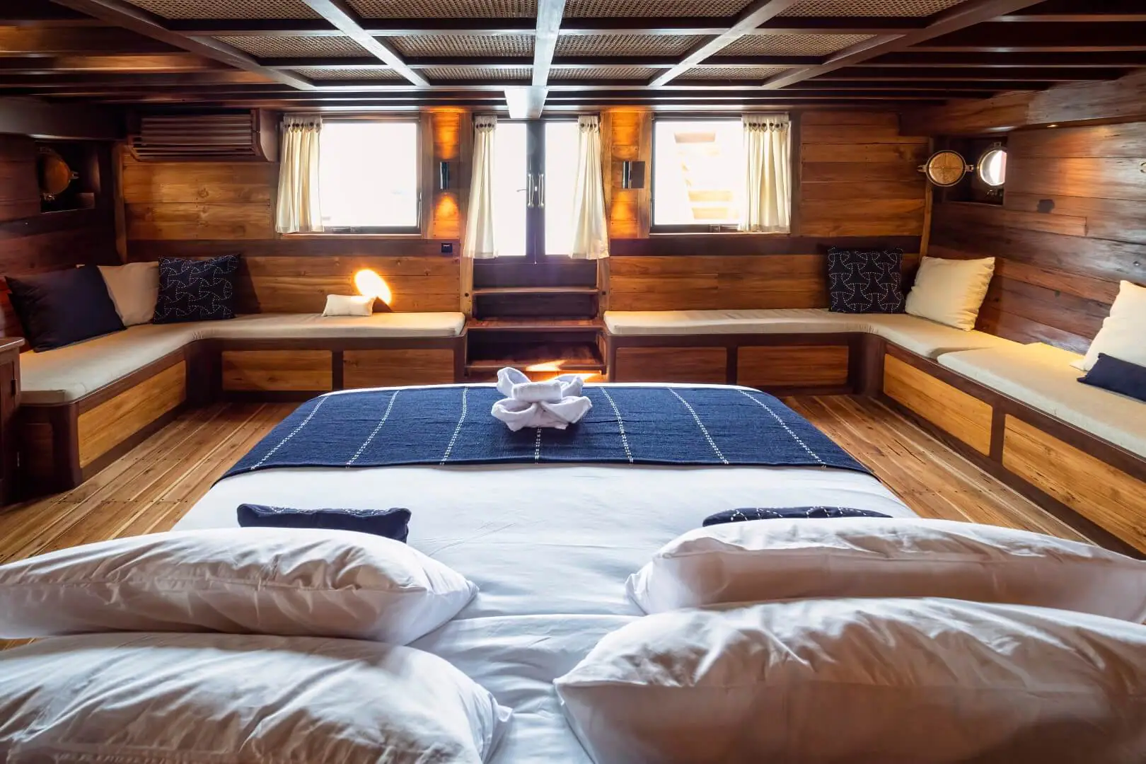 Majik Cruise Luxury Yacht | Master Deluxe Cabin1