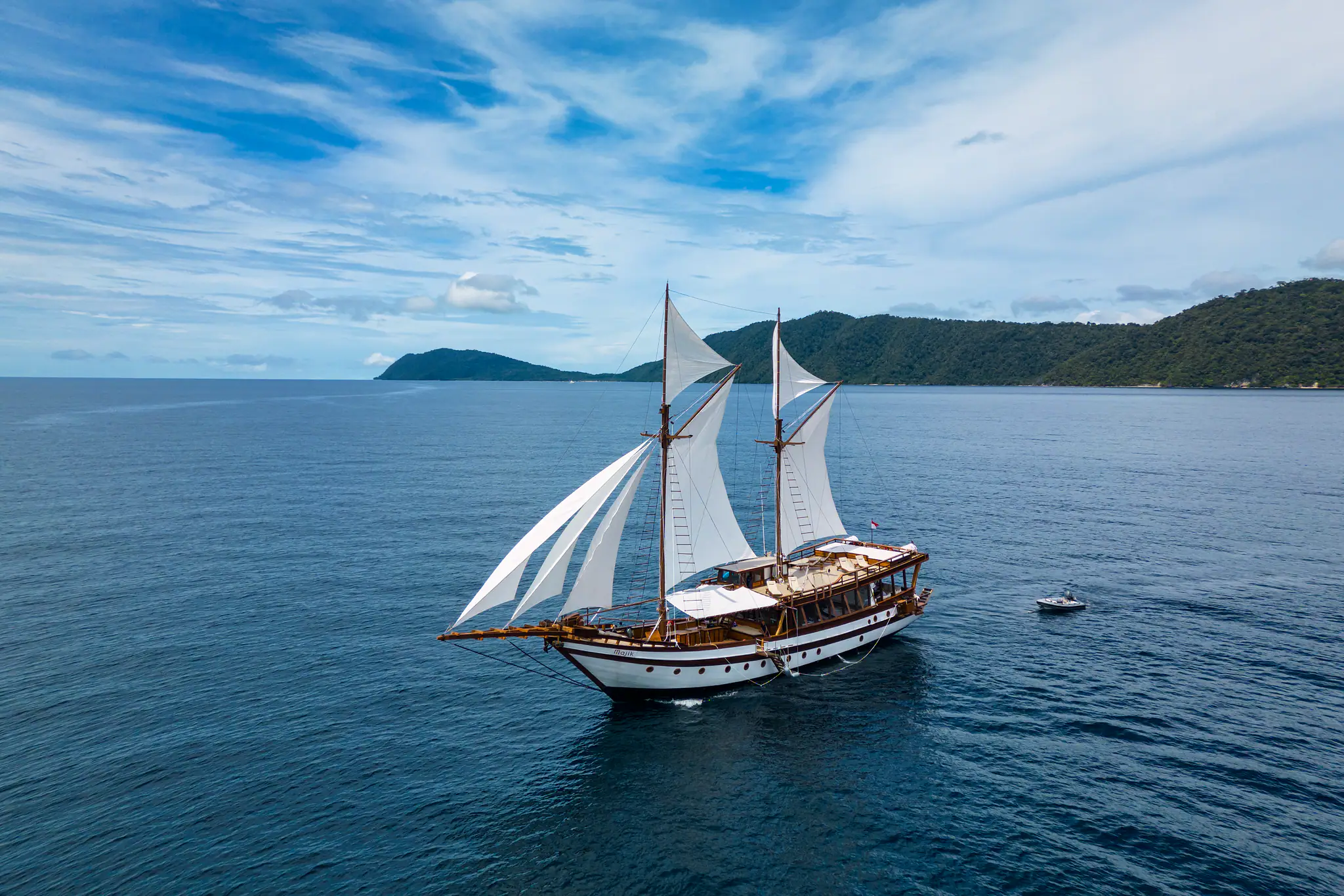 Majik Cruise Luxury Yacht | Vessel 02