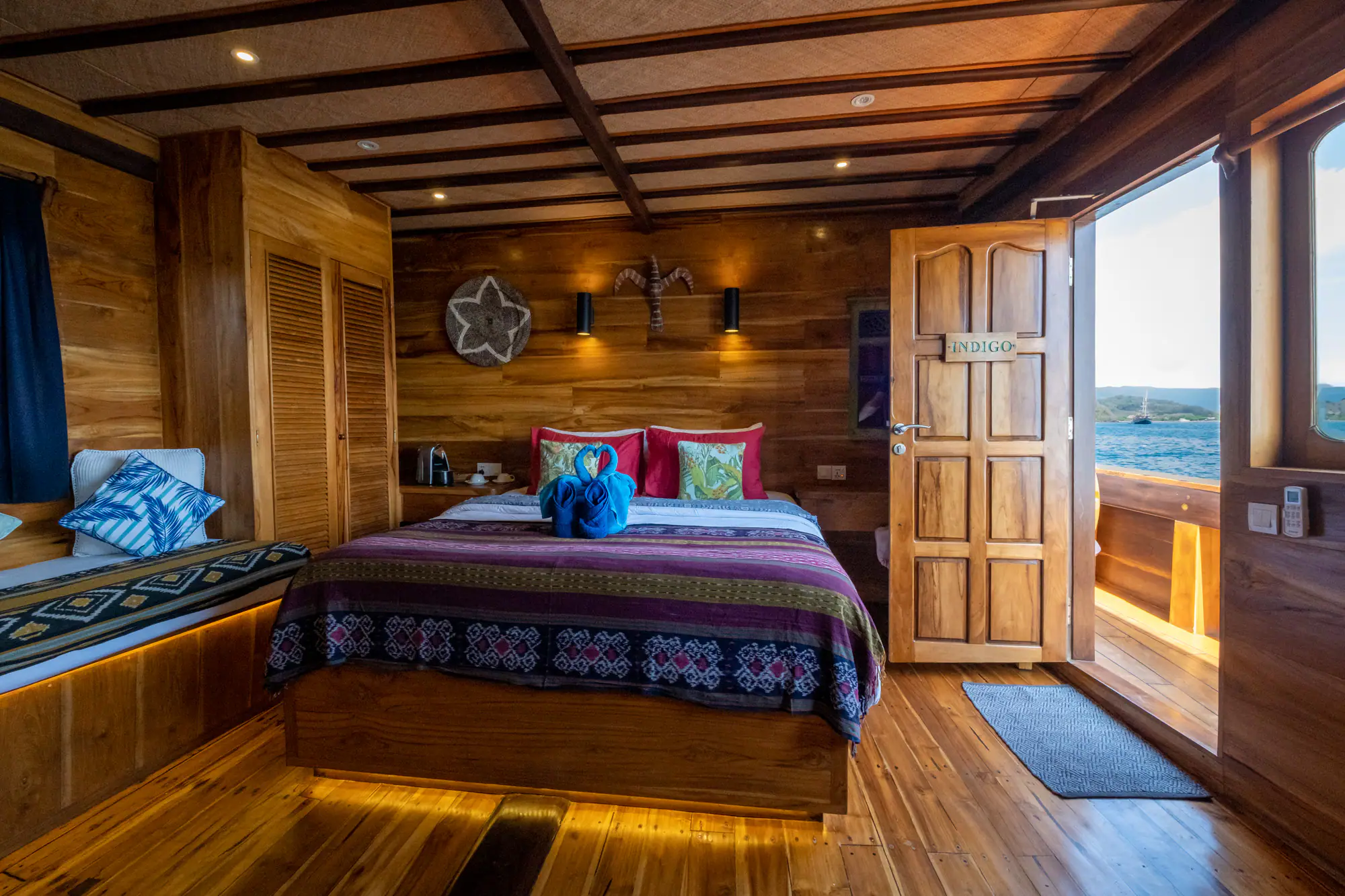 master-cabin-main-deck-tiger-blue