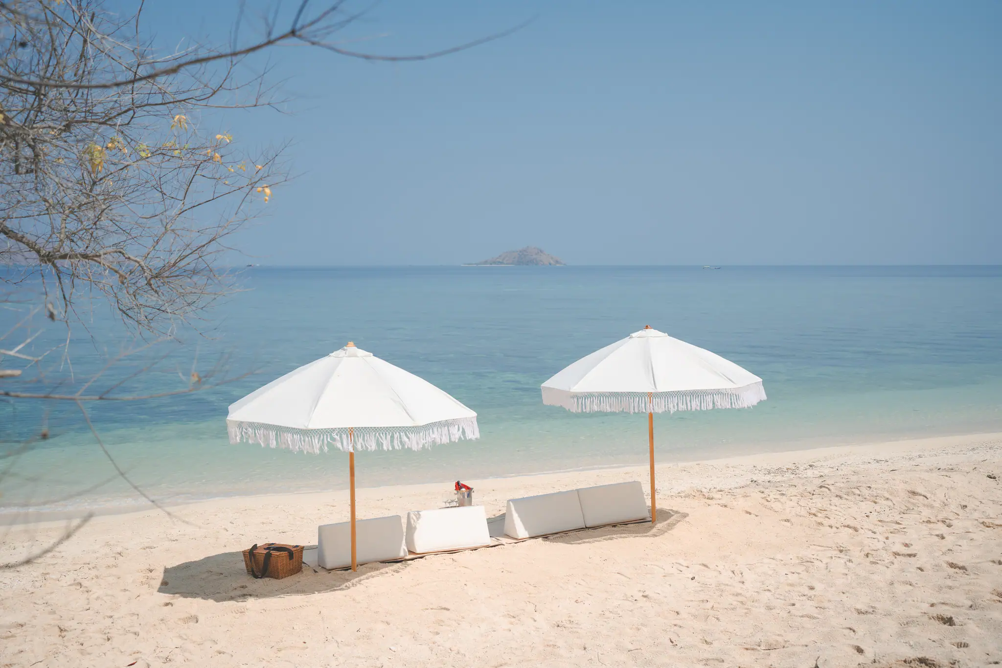 Mischief Boutique Yacht | Private Beach Setup