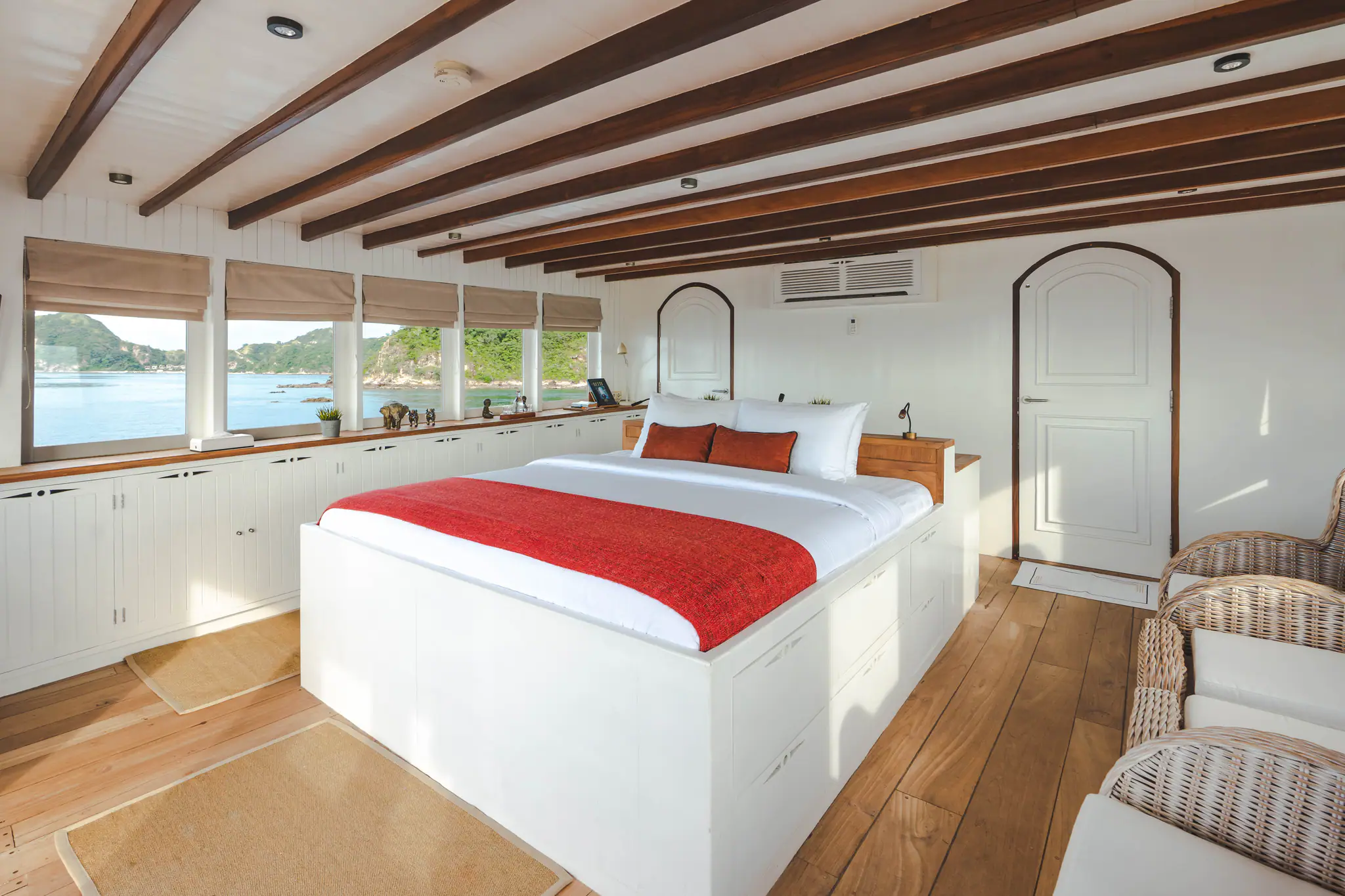 Mischief Boutique Yacht | Private Upper Deck Lounge
