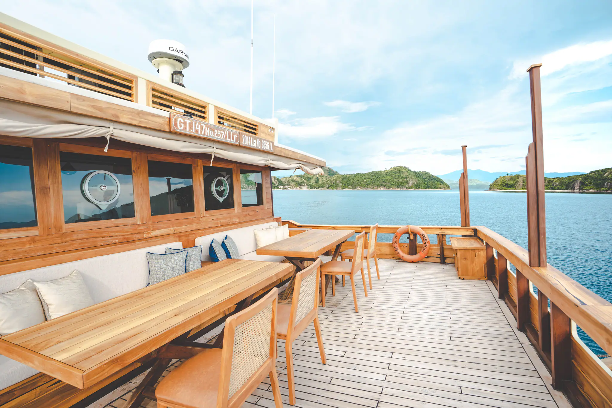 Mischief Boutique Yacht | Open Air Dining Deck