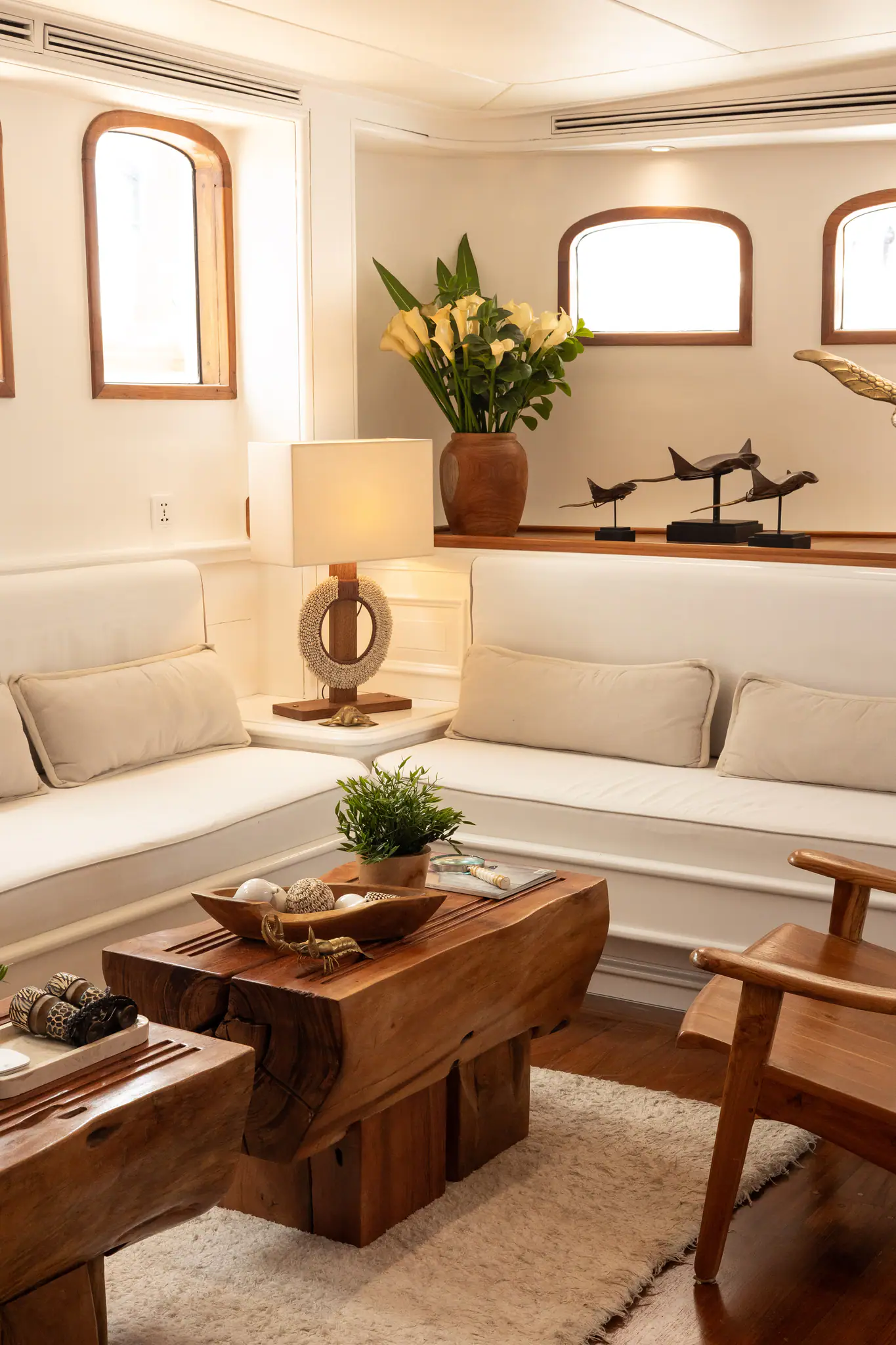Mutiara Laut Luxury Yacht | Cozy indoor lounge aboard Mutiara Laut