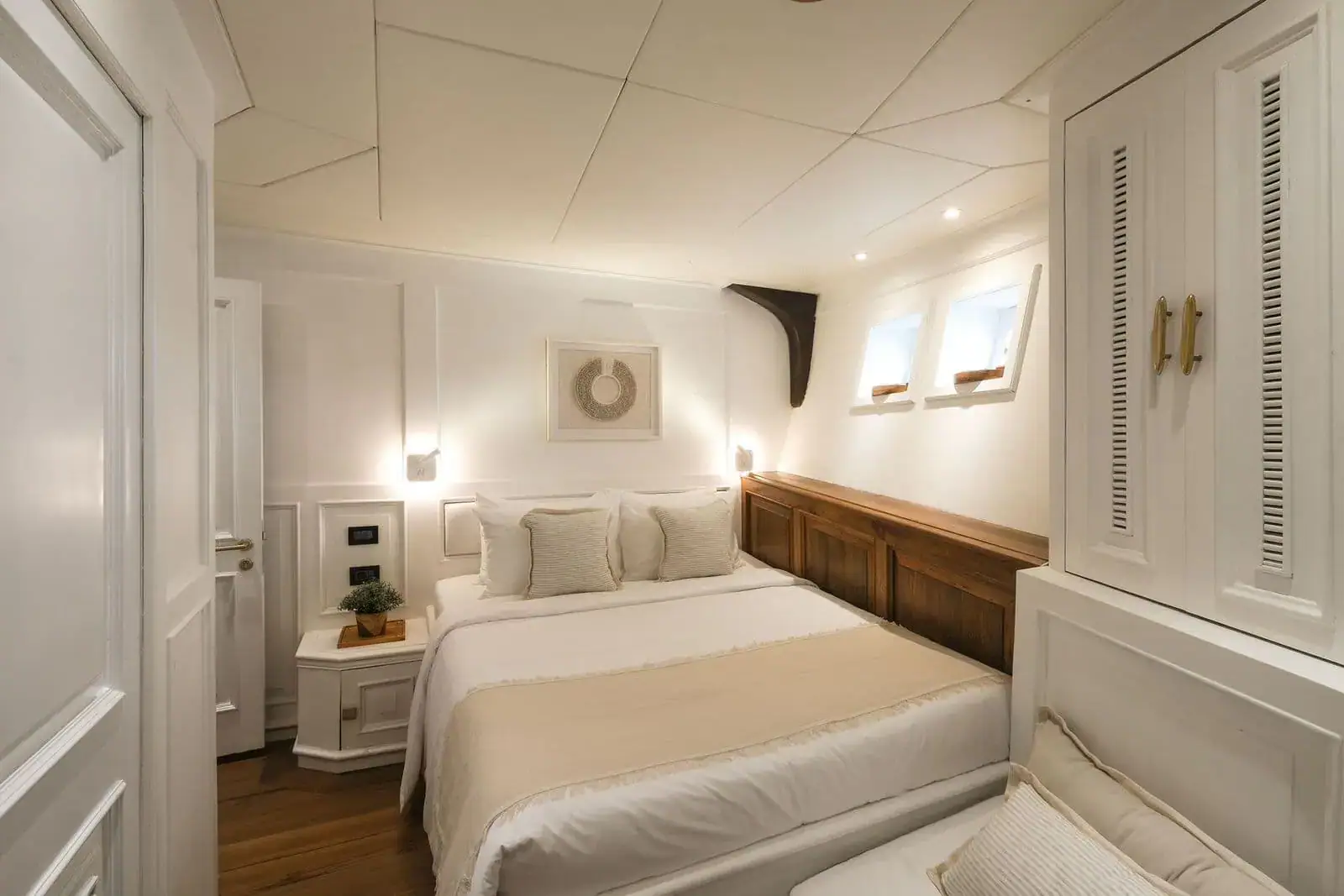 Mutiara Laut Yacht | Front Cabin