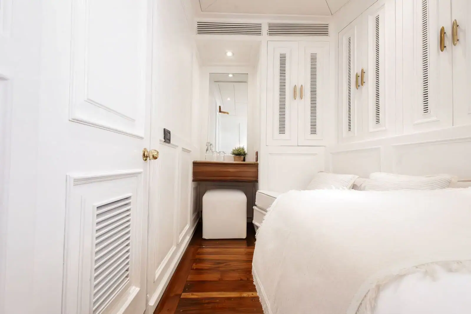 Mutiara Laut Yacht | Front Cabin