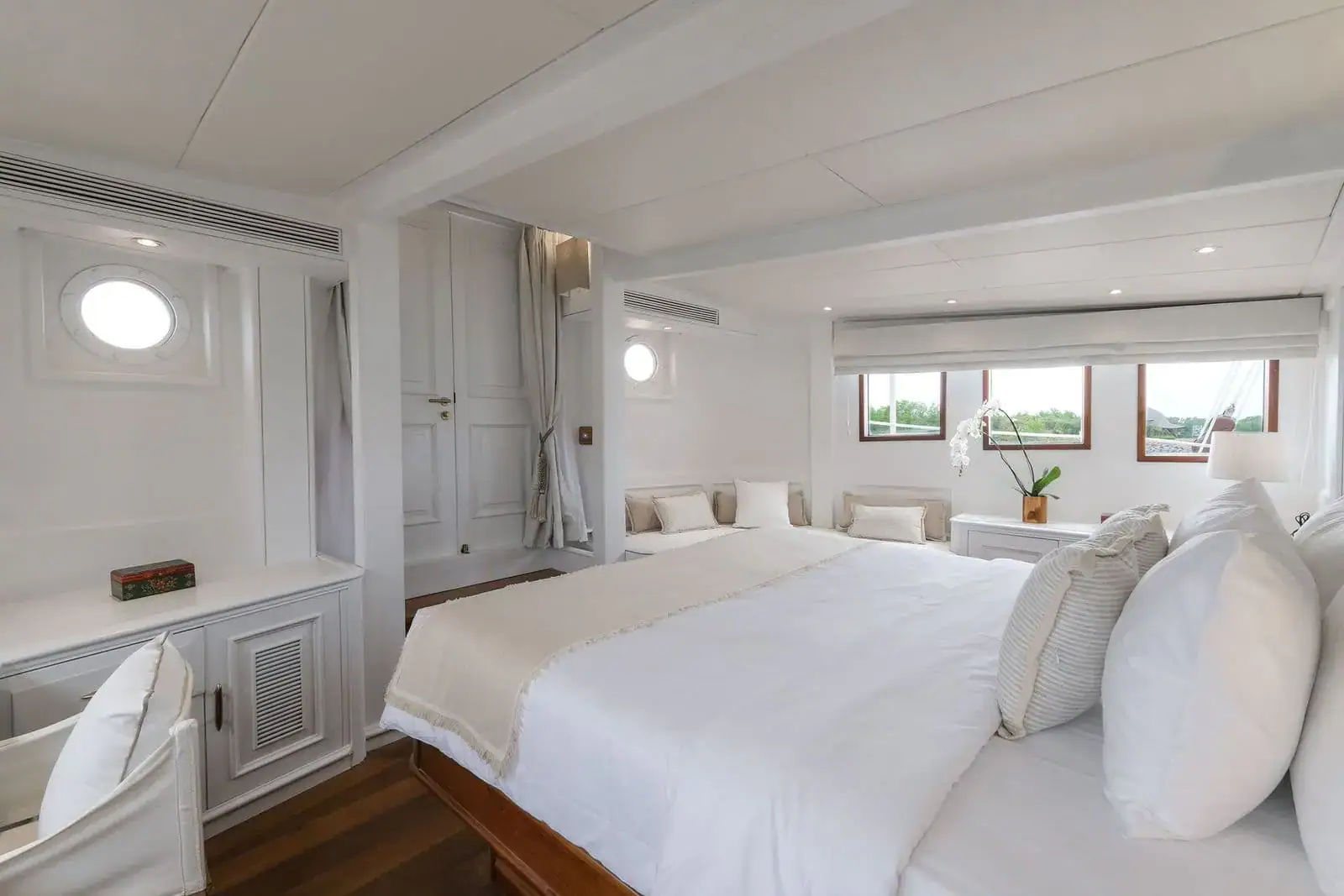 Mutiara Laut Yacht | Master Cabin