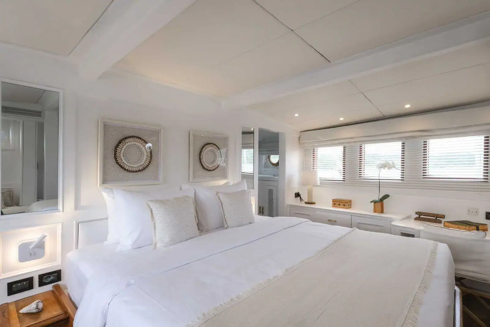 Mutiara Laut Yacht | Master Cabin