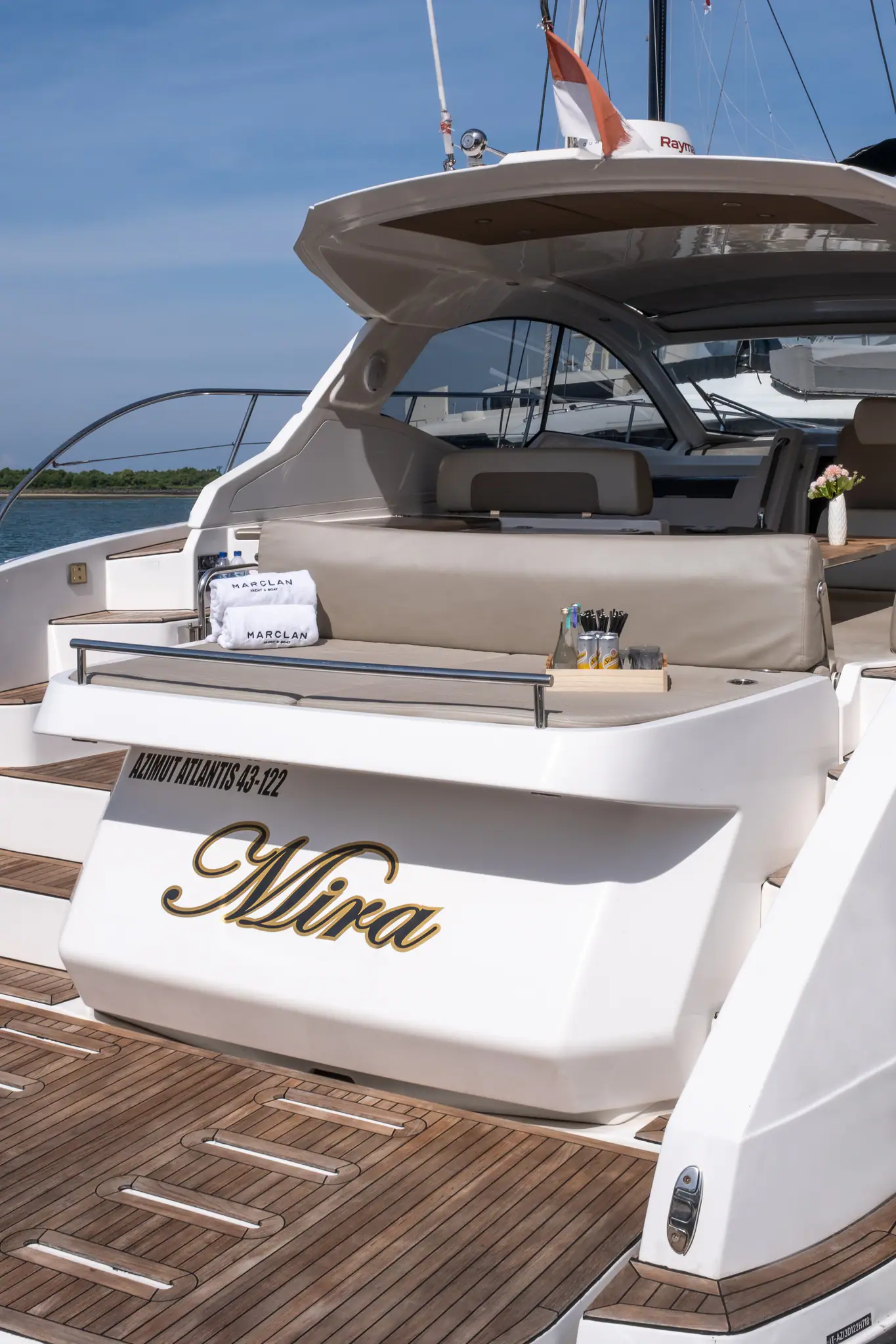 my-mira-speedboat-exterior