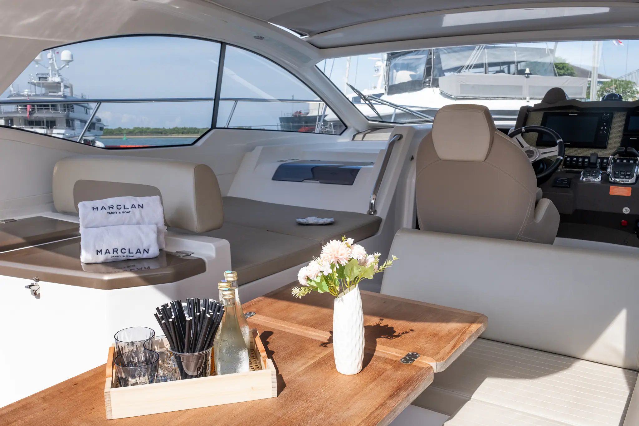 My-Mira-Speedboat-Interior