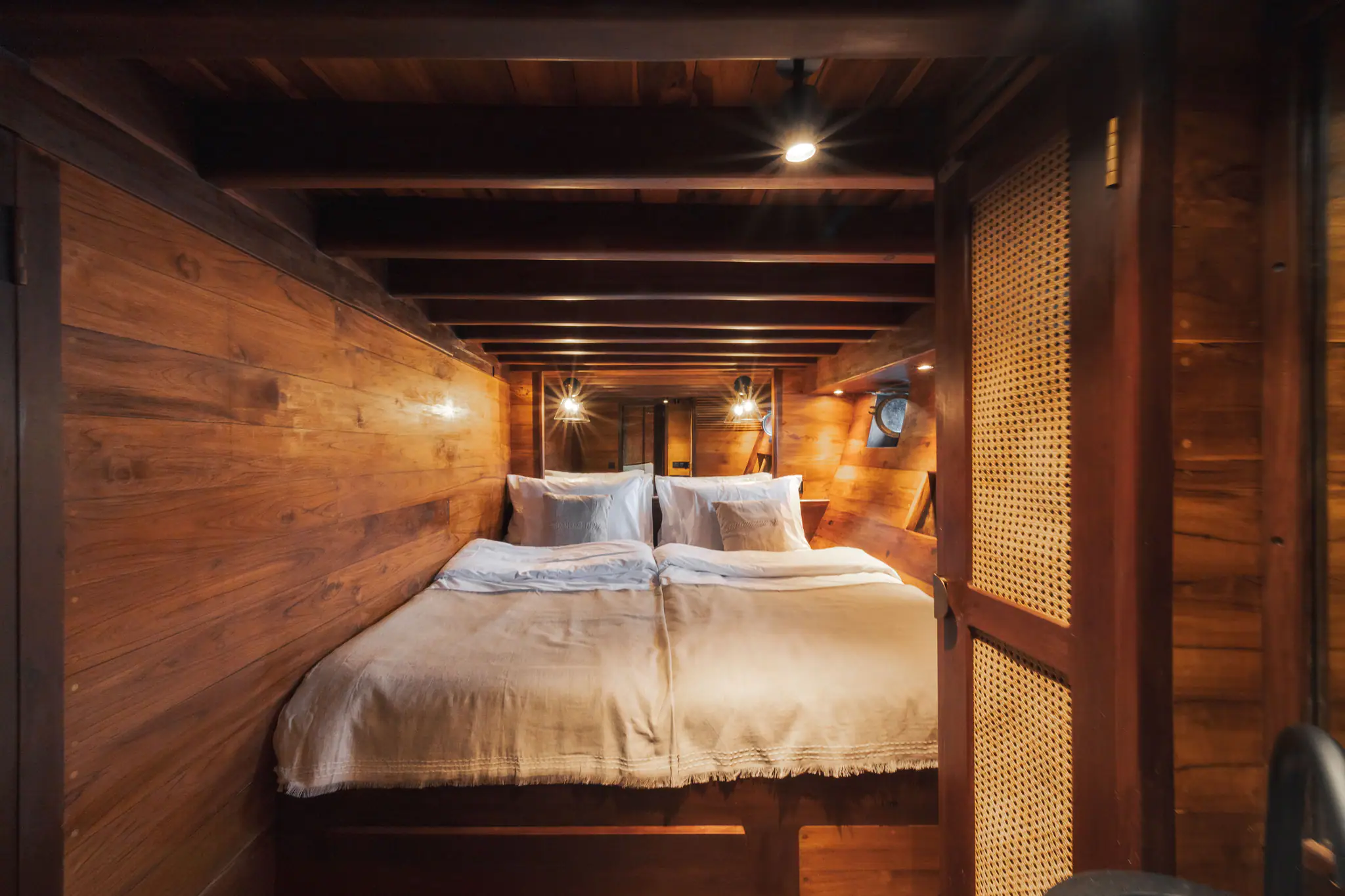 Nataraja Classic Sailing Yacht | Deluxe 1