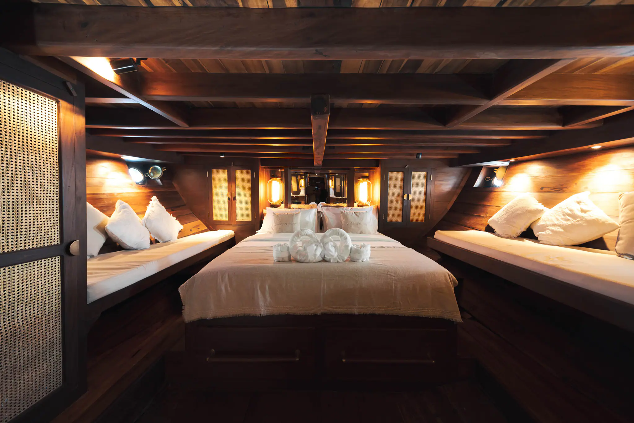 Nataraja Classic Sailing Yacht | Front 1