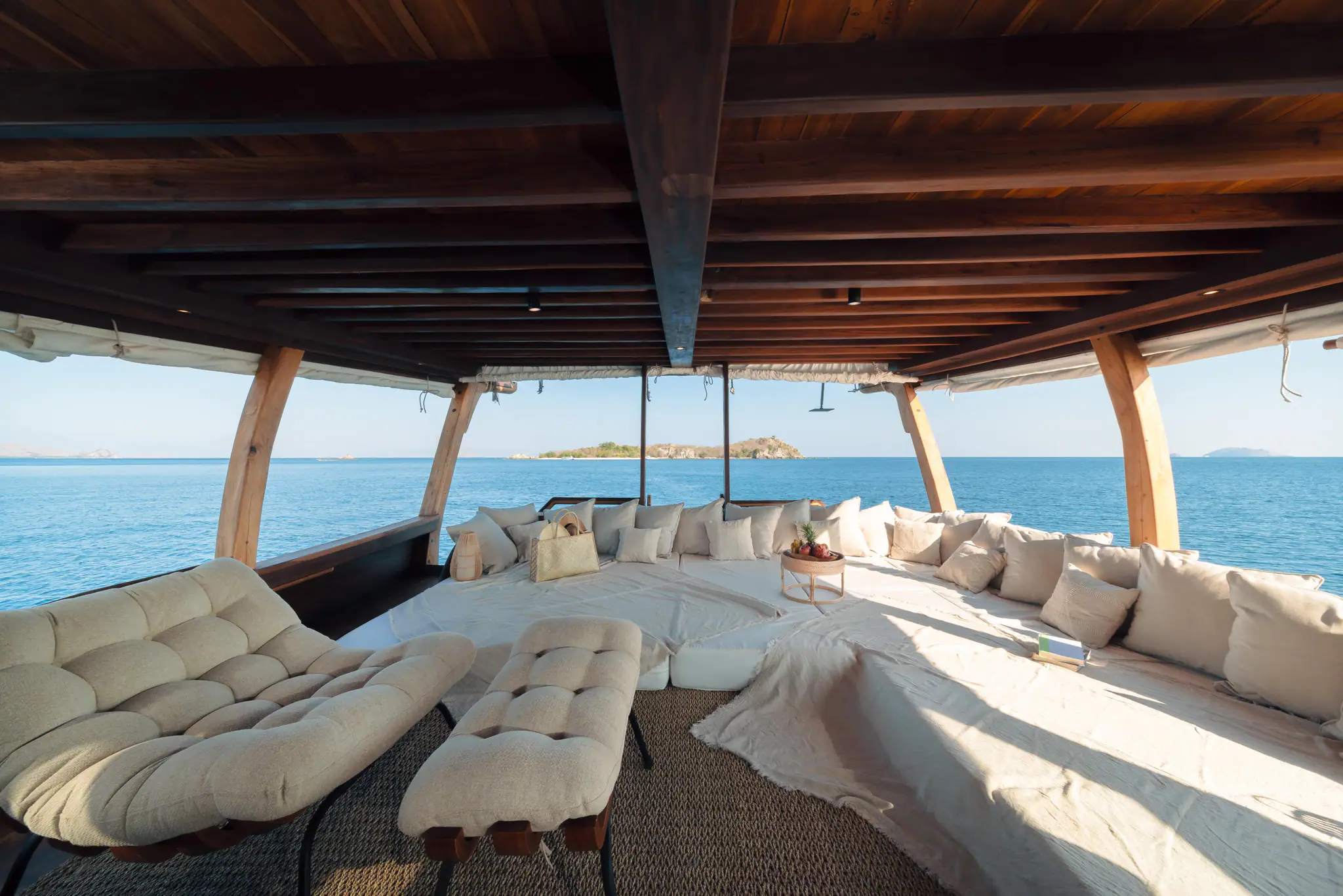 Nataraja Classic Sailing Yacht | Panoramic Lounge Deck