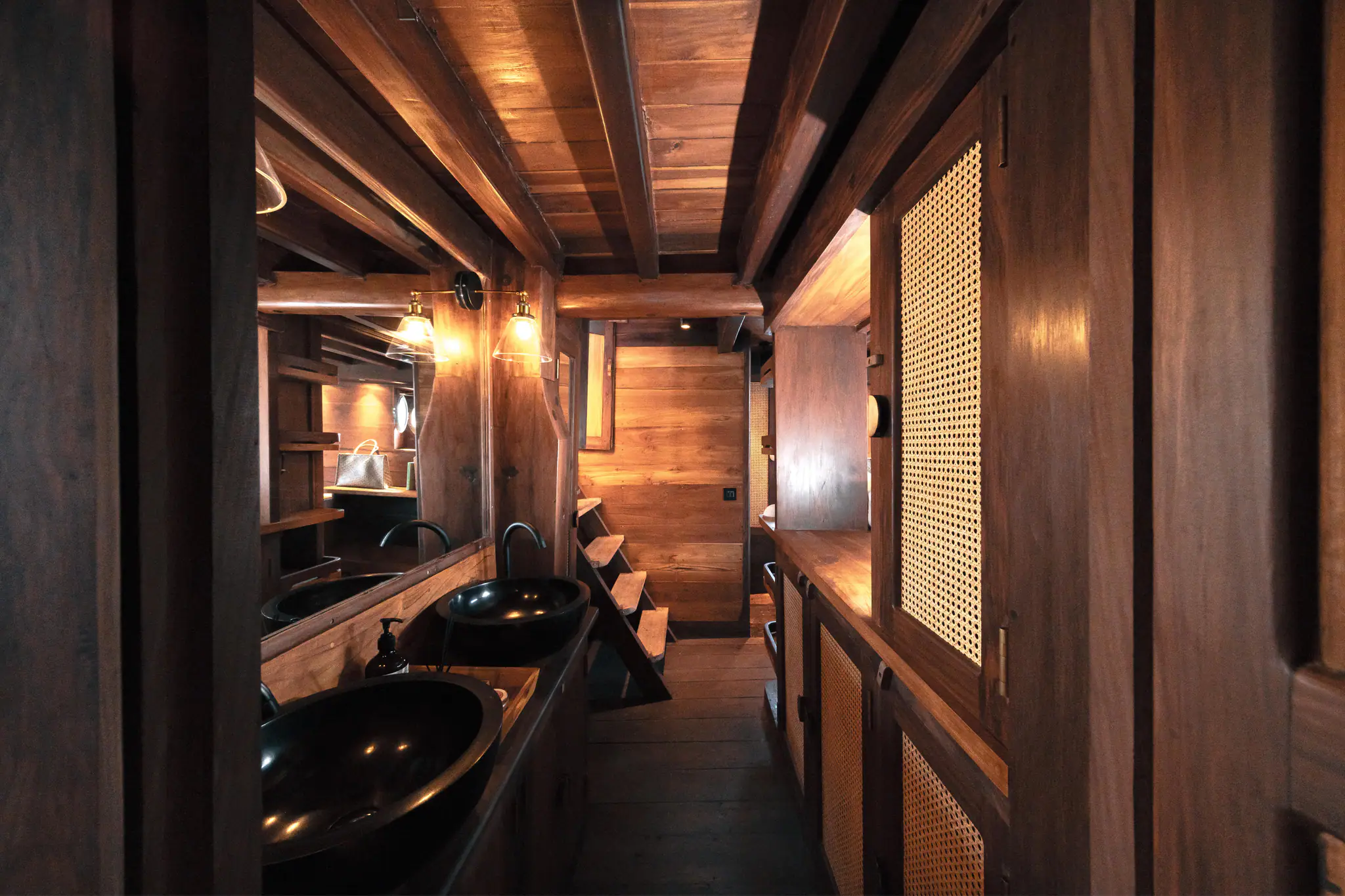 Nataraja Classic Sailing Yacht Master Bathroom 2