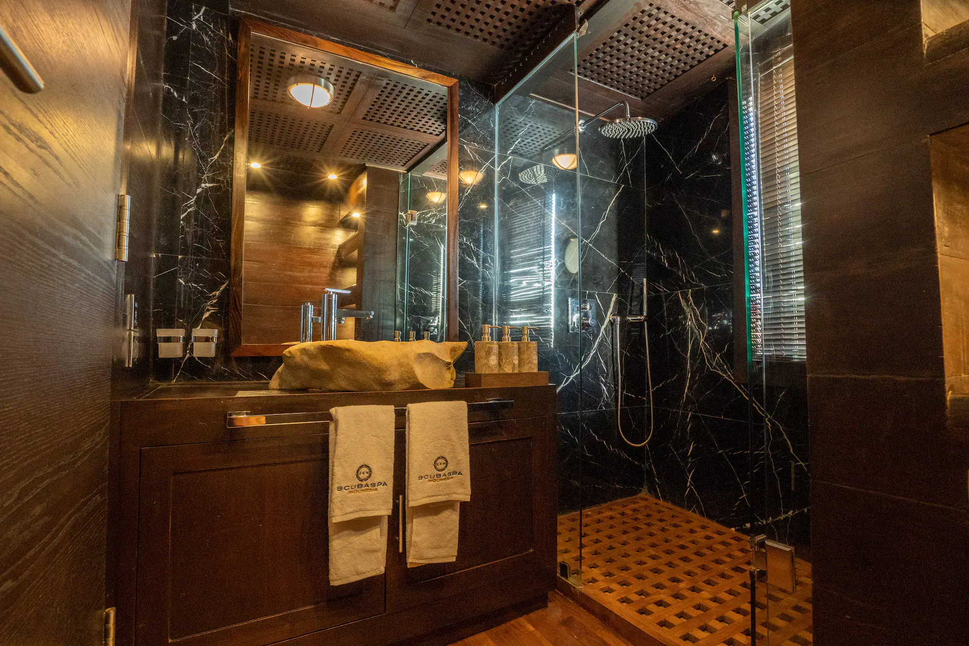 owner-manta-suite-bathroom