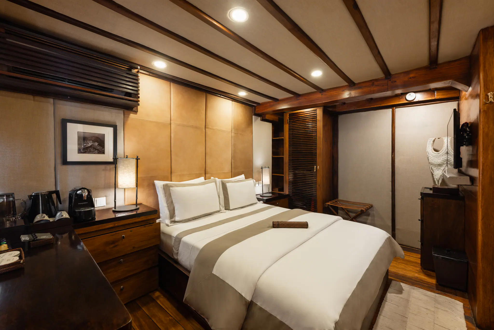 Prana Luxury Sailing Yacht | Standard Suite with refined interior
