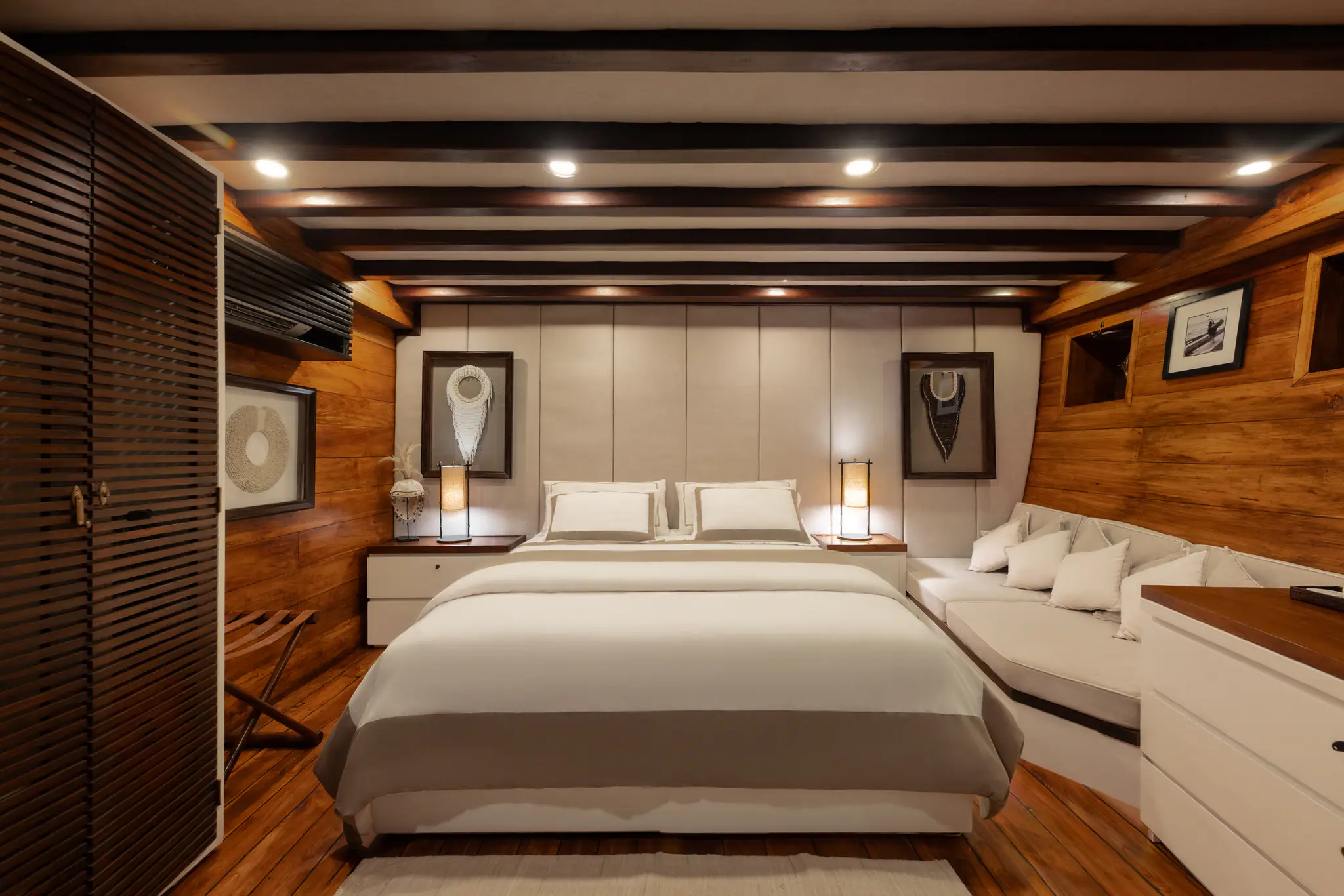 Prana Luxury Sailing Yacht | Elegant Superior Suite