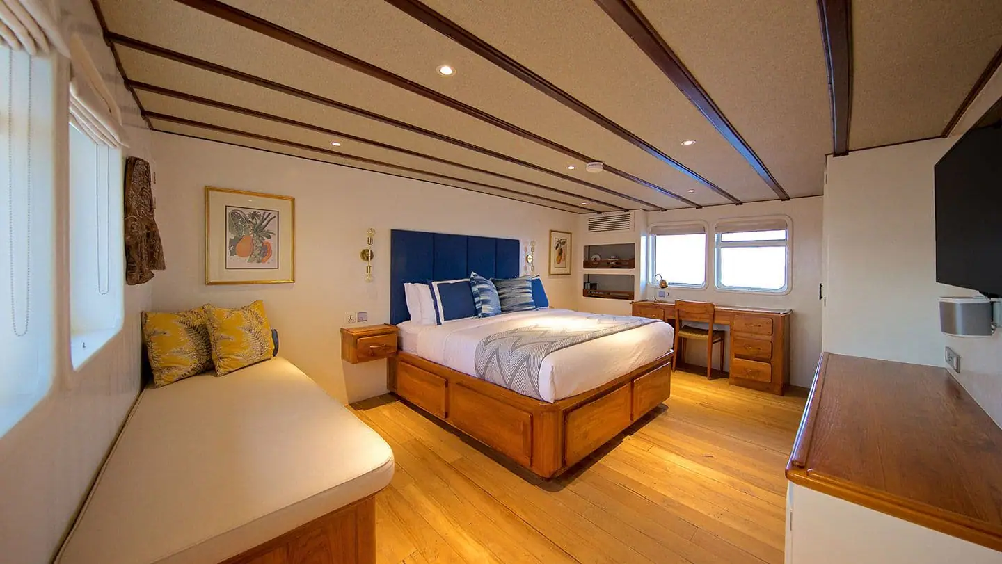 ras-voyages-home-carousel-14-kabui-cabin-4-1440-x-811